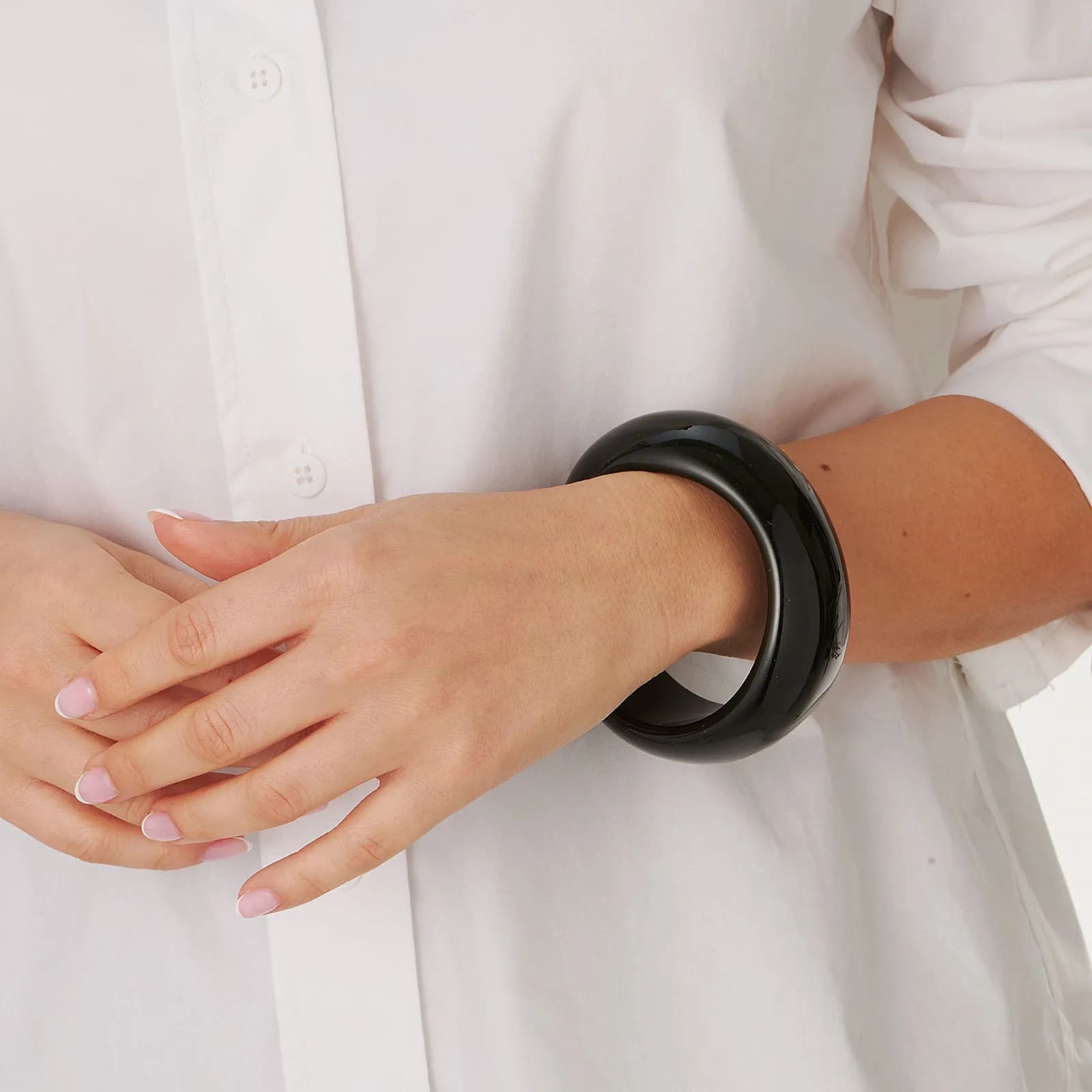 Stelt armband i svart resin - 3,5 cm brett, 63 mm i diameter 2