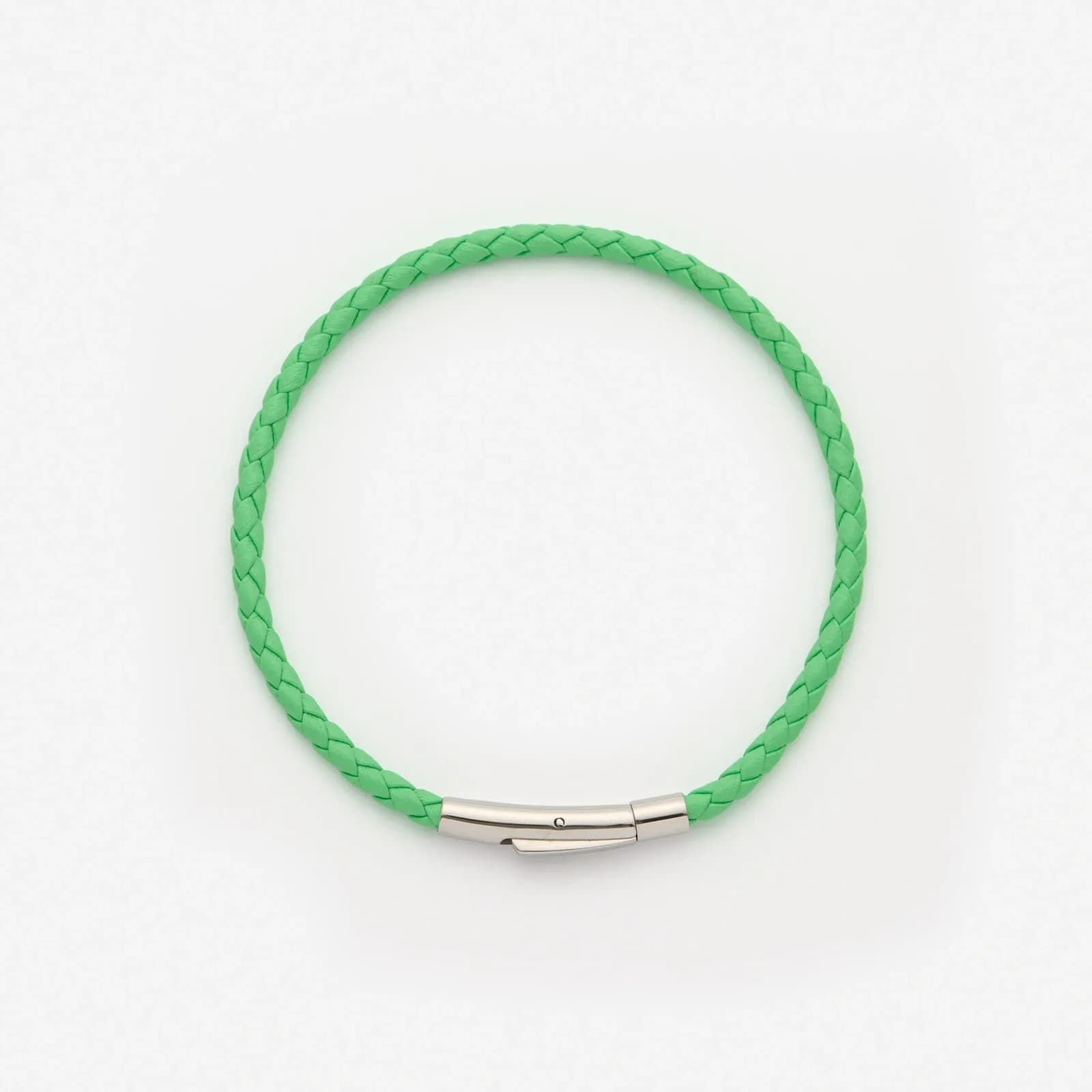 Limegrönt läderarmband med stålspänne