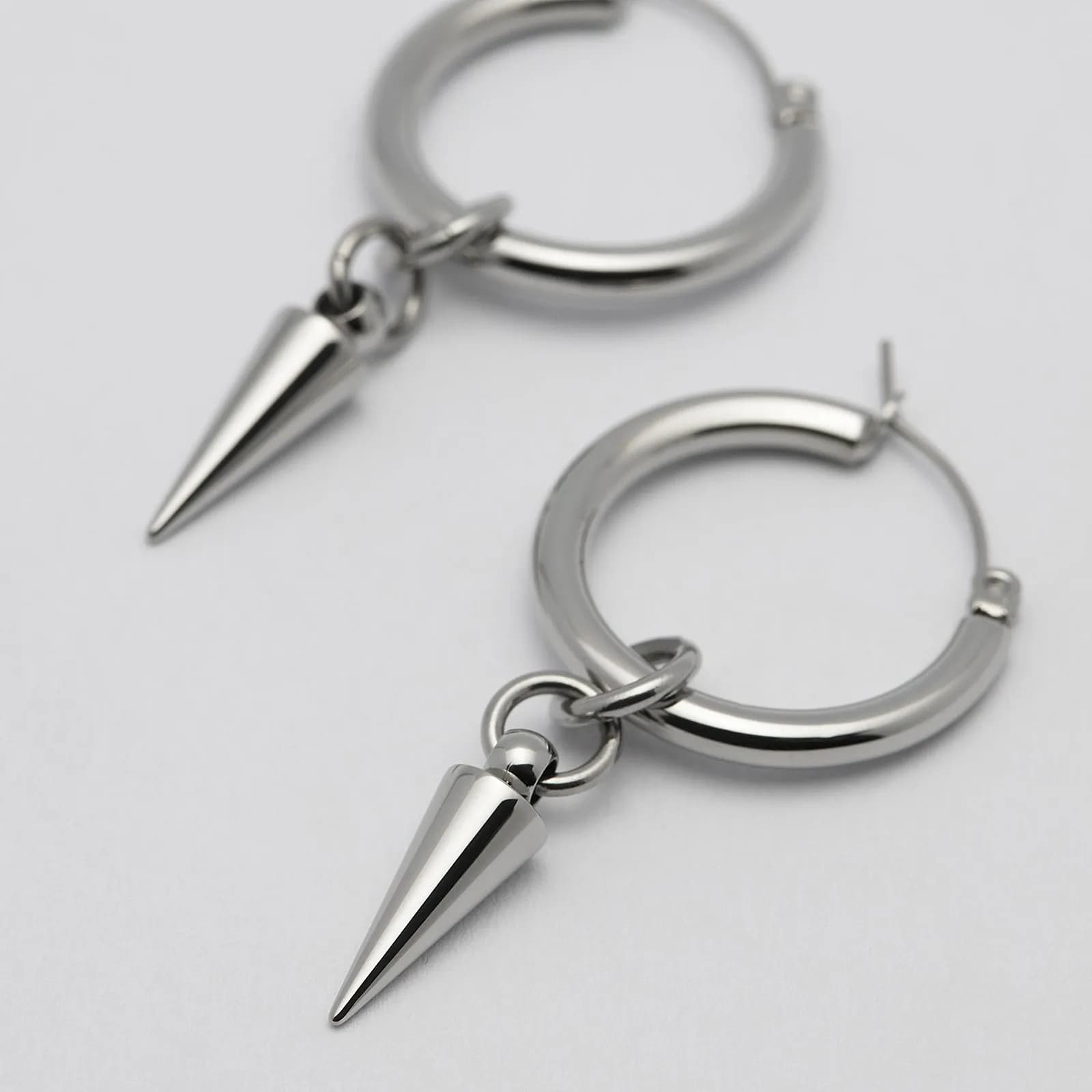 Örhängen stål, rund creol med hängande spike - 25 mm 2