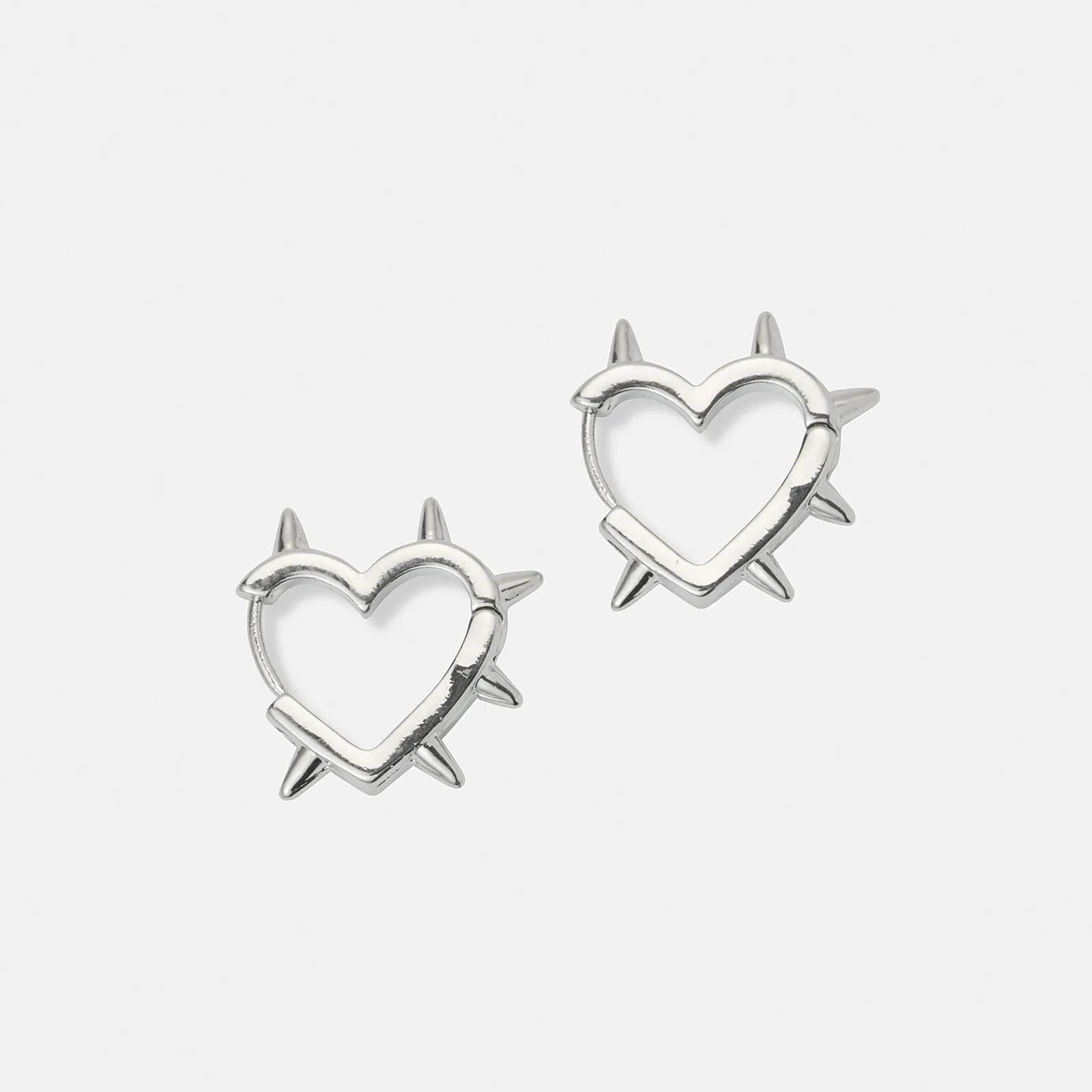 Silverfärgade örhängen, taggiga hjärtan - 20 mm