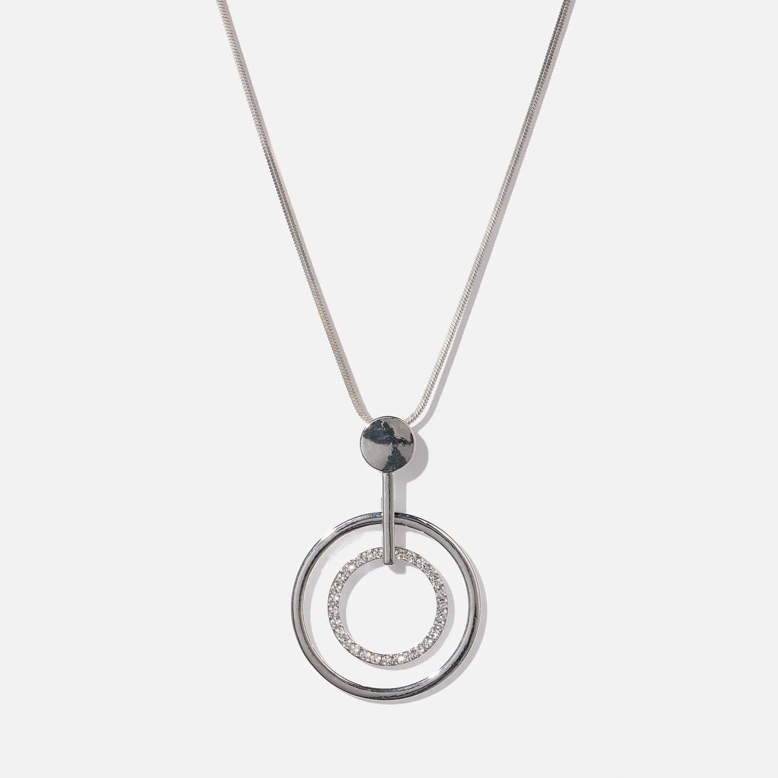 Silverfärgat halsband - hänge cirklar