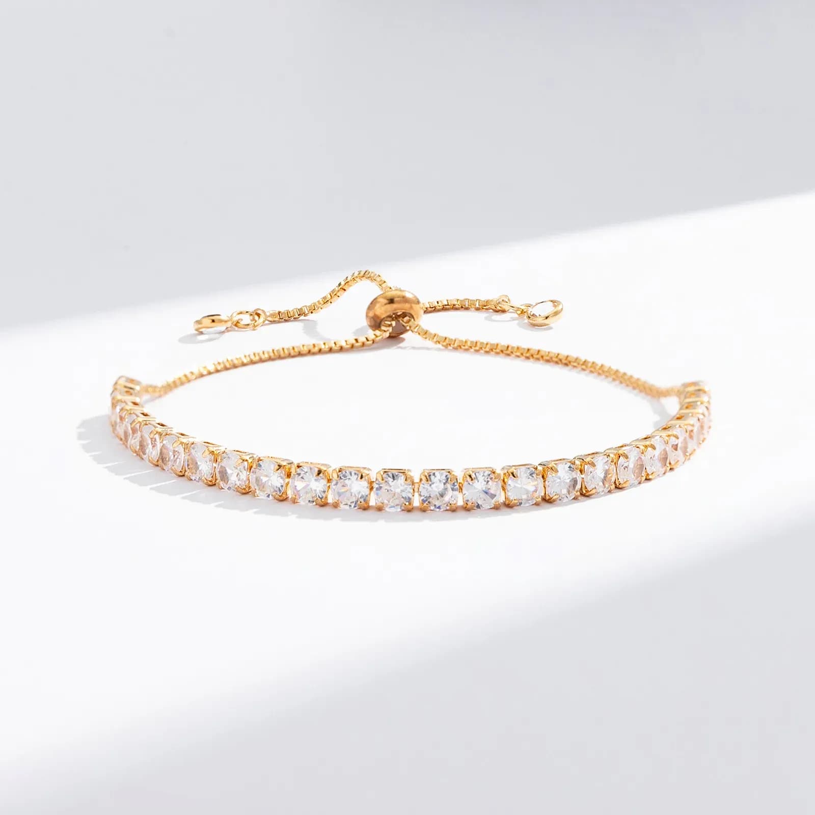 Guldfärgat tennisarmband, klara glasstenar - Justerbar