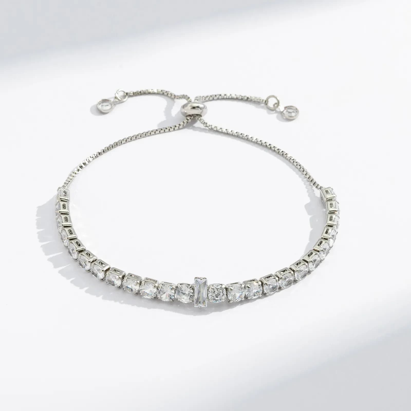 Silverfärgat armband, tennisarmband rektangulär sten - Justerbar