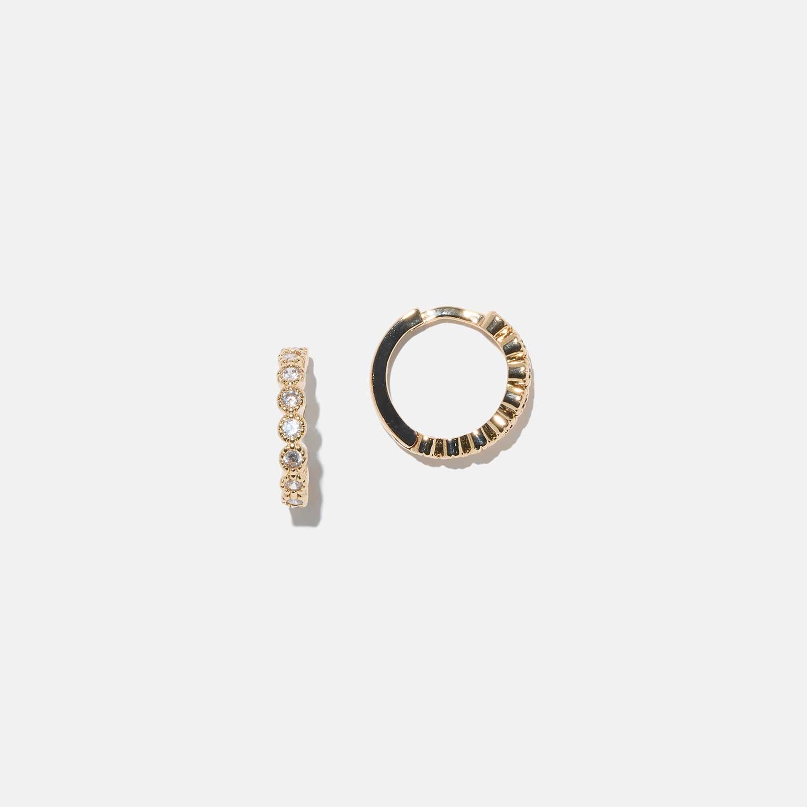 18k guldpläterade örhängen – hoops vita stenar 12mm
