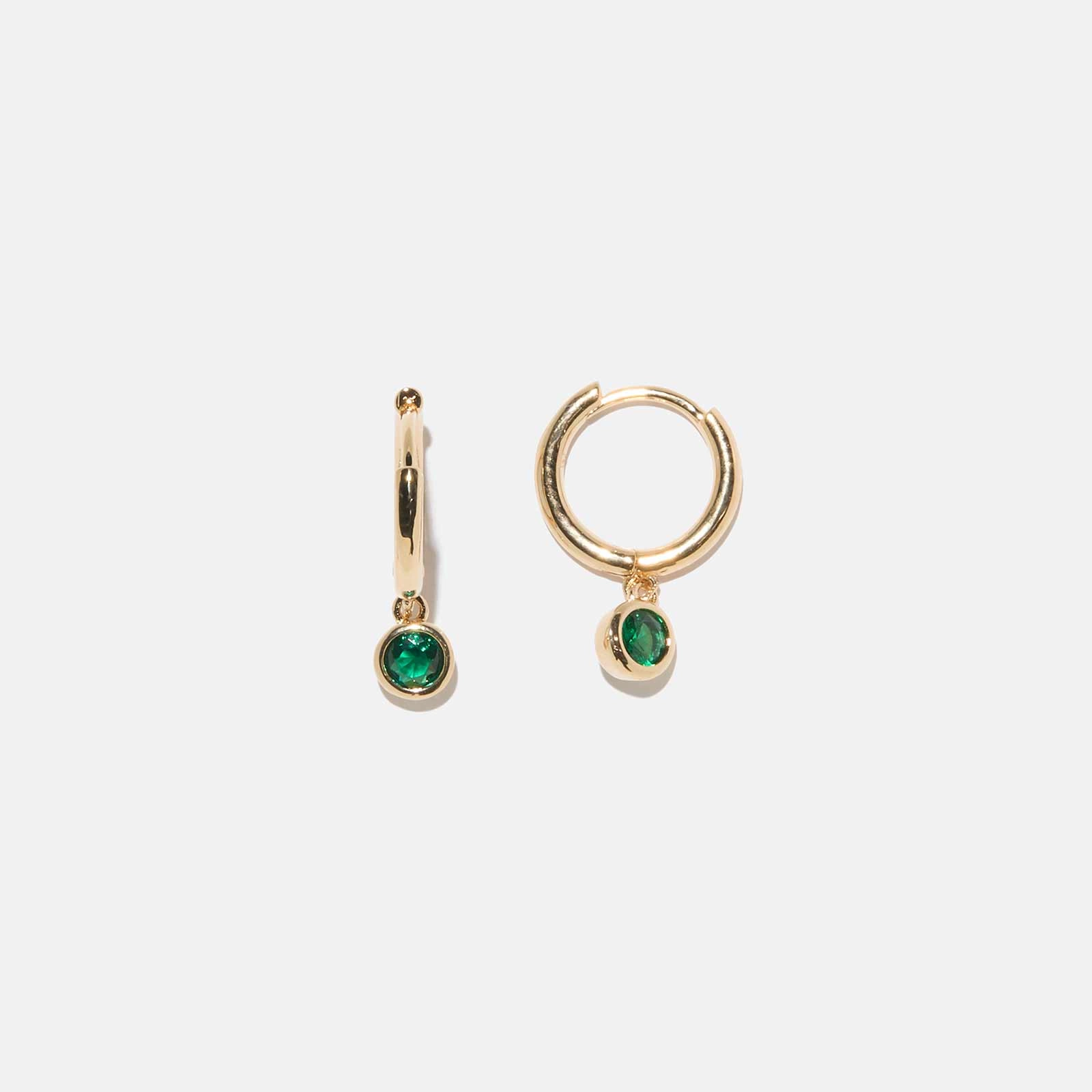 18k guldpläterade örhängen – hoops rund grön sten