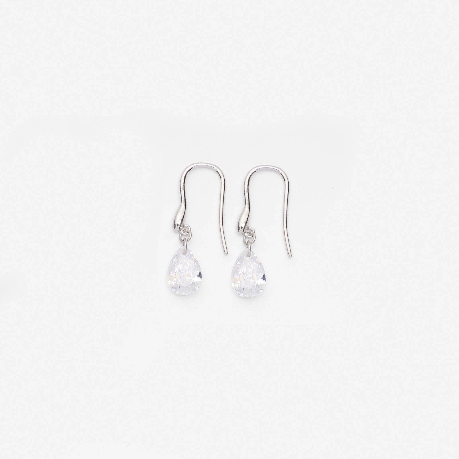Örhängen i äkta silver - droppformad Kubisk Zirkonia