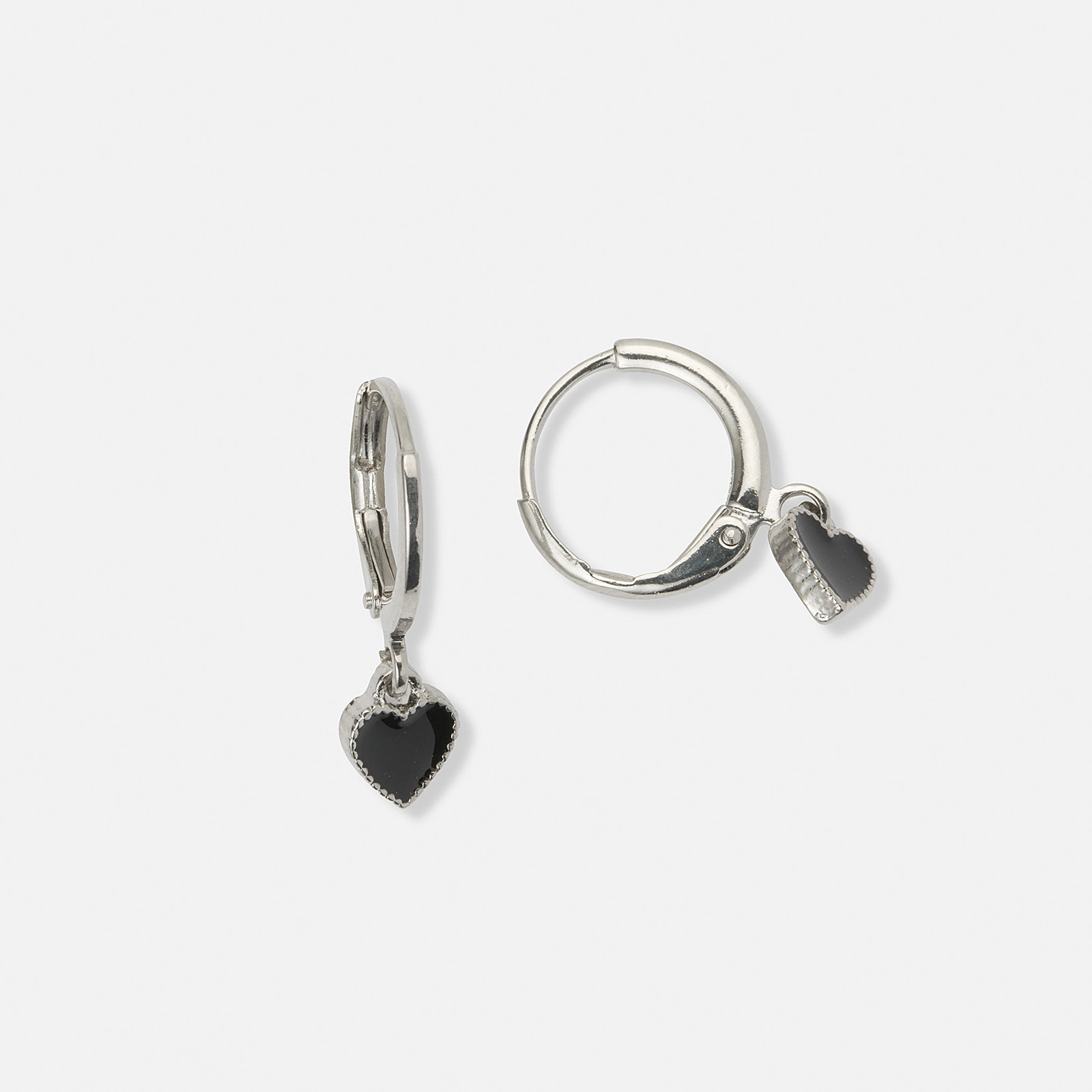 Silverf&auml;rgade &ouml;rh&auml;ngen, huggies svart hj&auml;rta - 7 mm