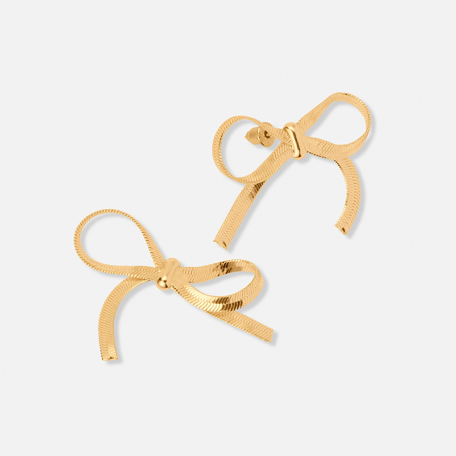 Guldf&auml;rgade &ouml;rh&auml;ngen, rosetter av fiskbenskedja - 40 mm