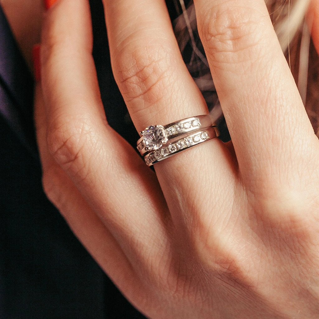 Dubbelring i äkta silver - kanalinfattade Kubisk Zirkonia, 16 mm