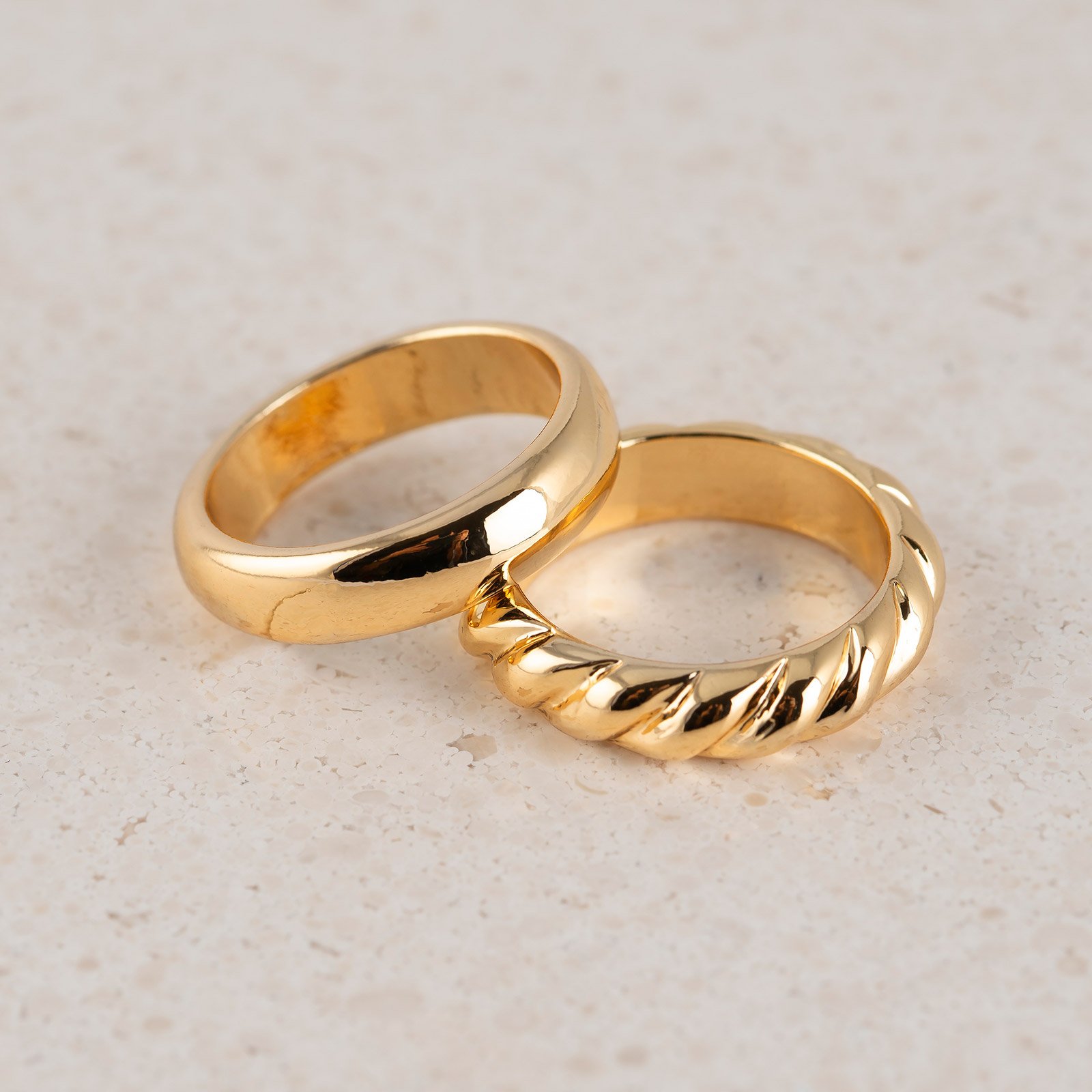 Guldfärgade ringar- 2 pack