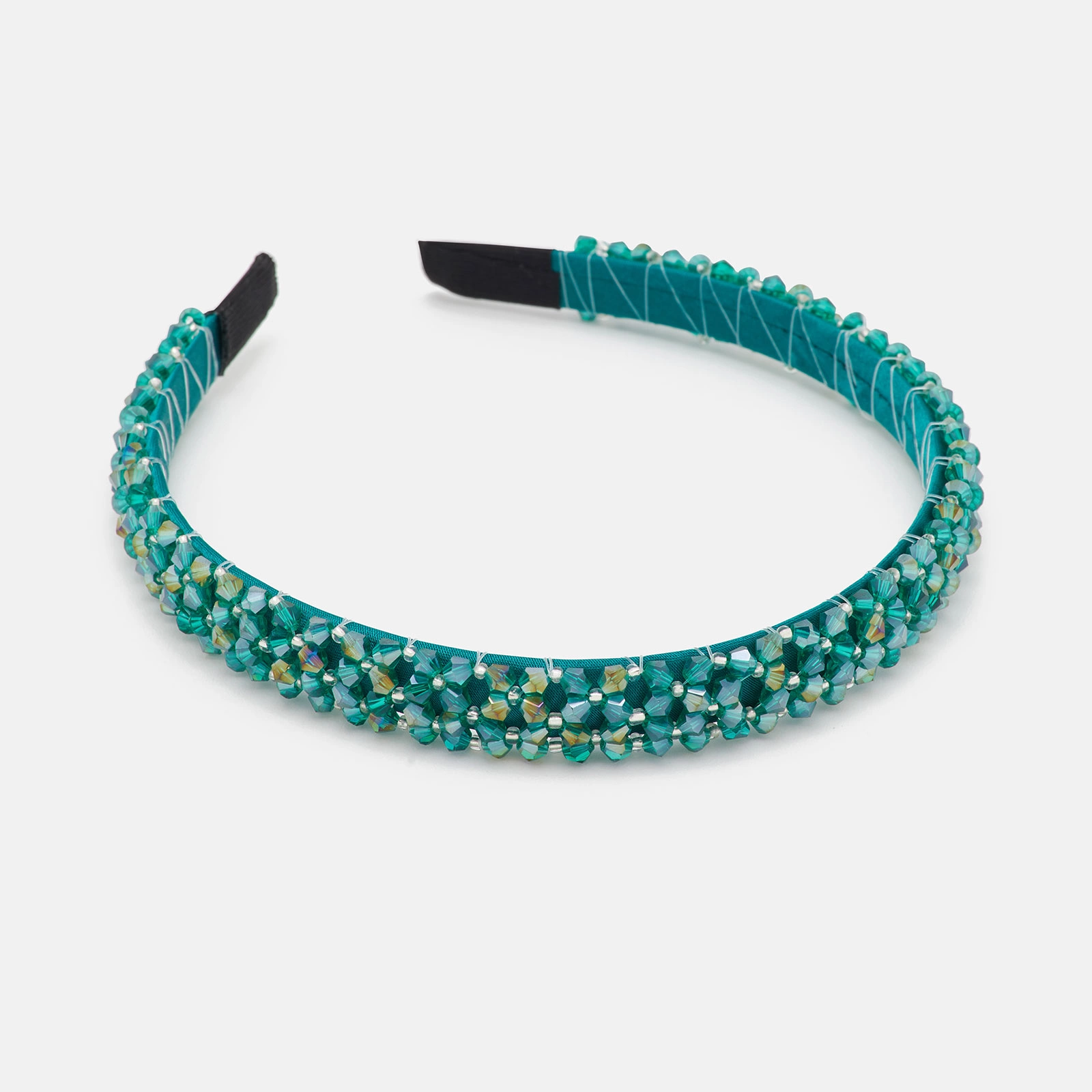 Diadem med gröna stenar