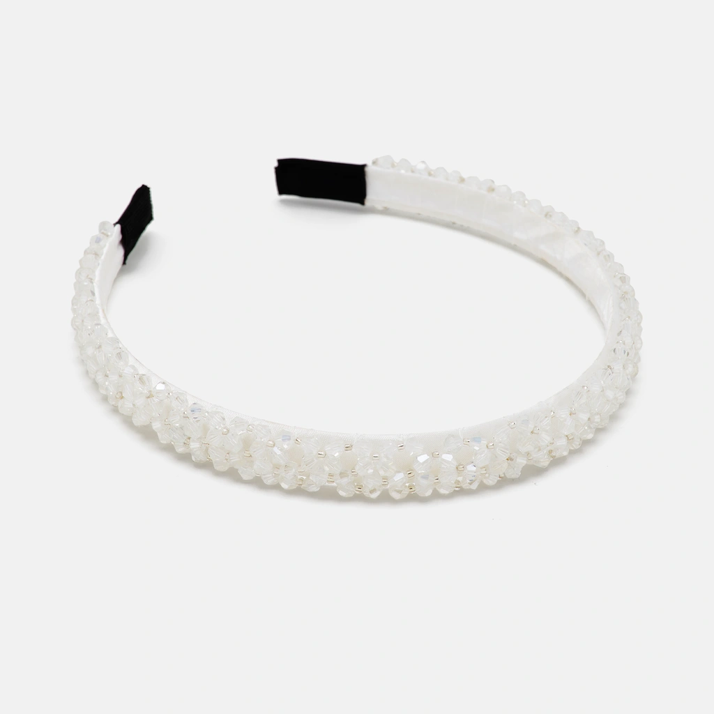 Diadem med vita stenar