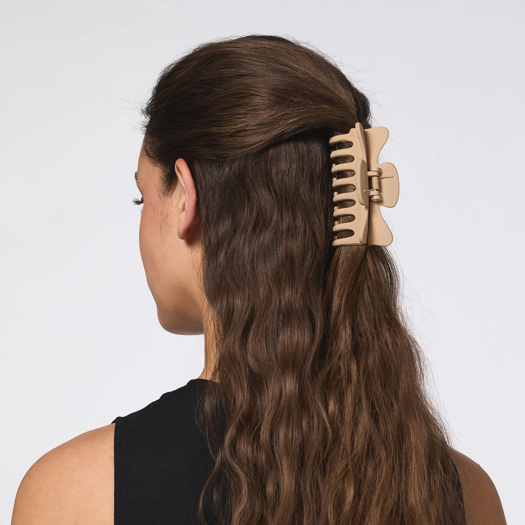 Beige hårklämma