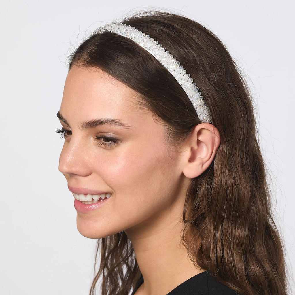 Diadem med vita stenar