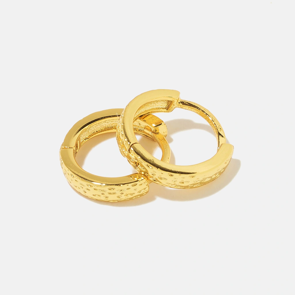 Guldpläterade silverörhängen - mönstrade hoops 12 mm
