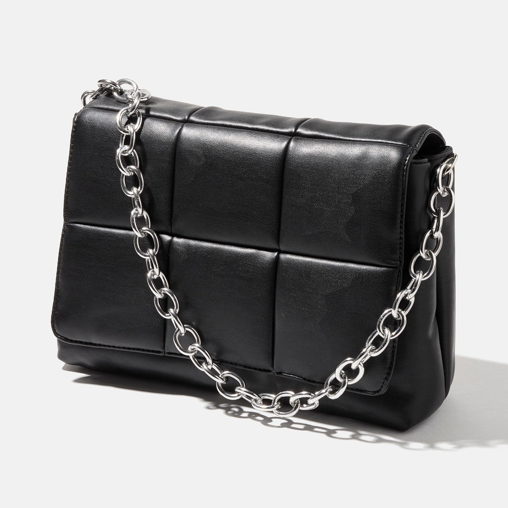 Svart mönstrad väska