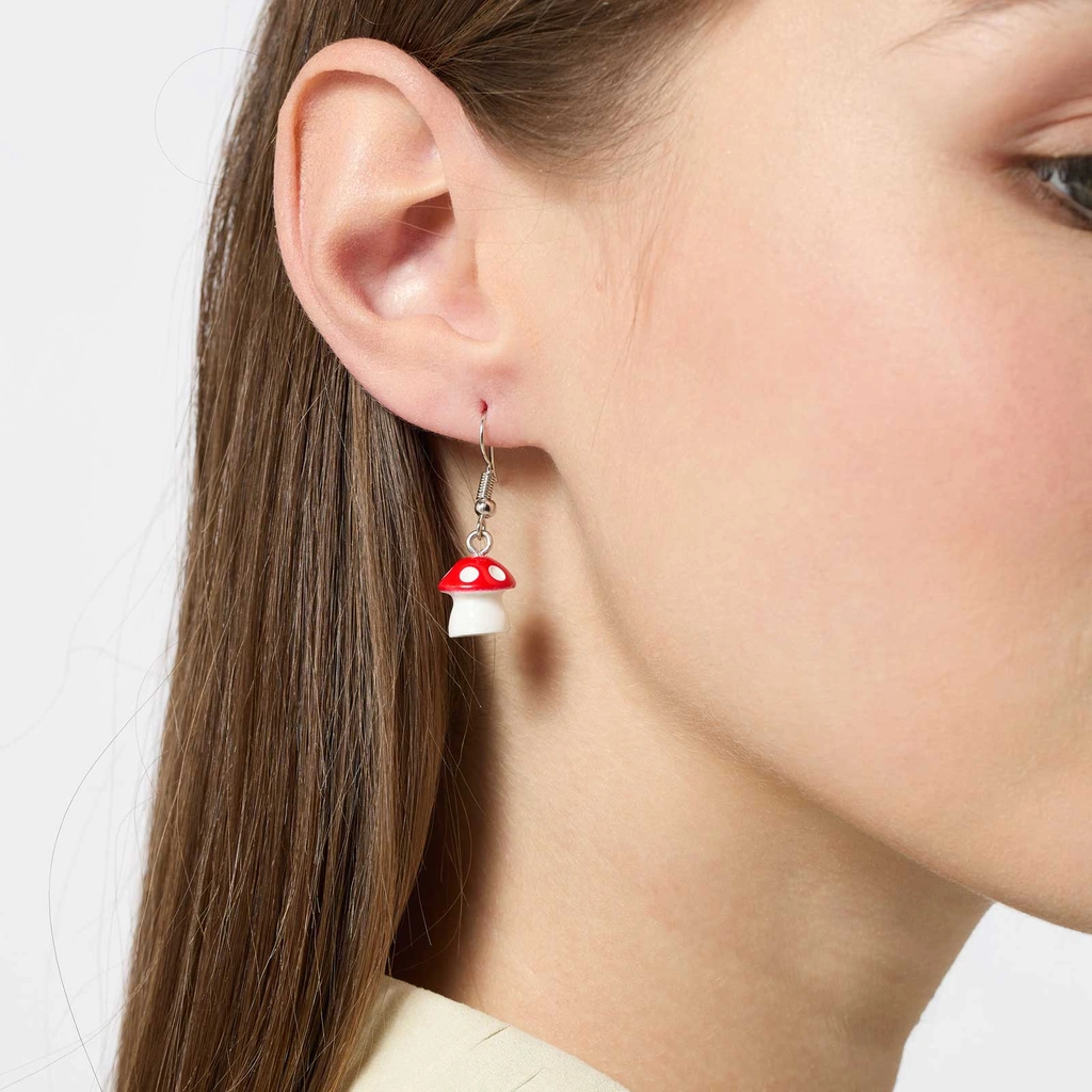 Silverfärgade hängande örhängen, flugsvampar