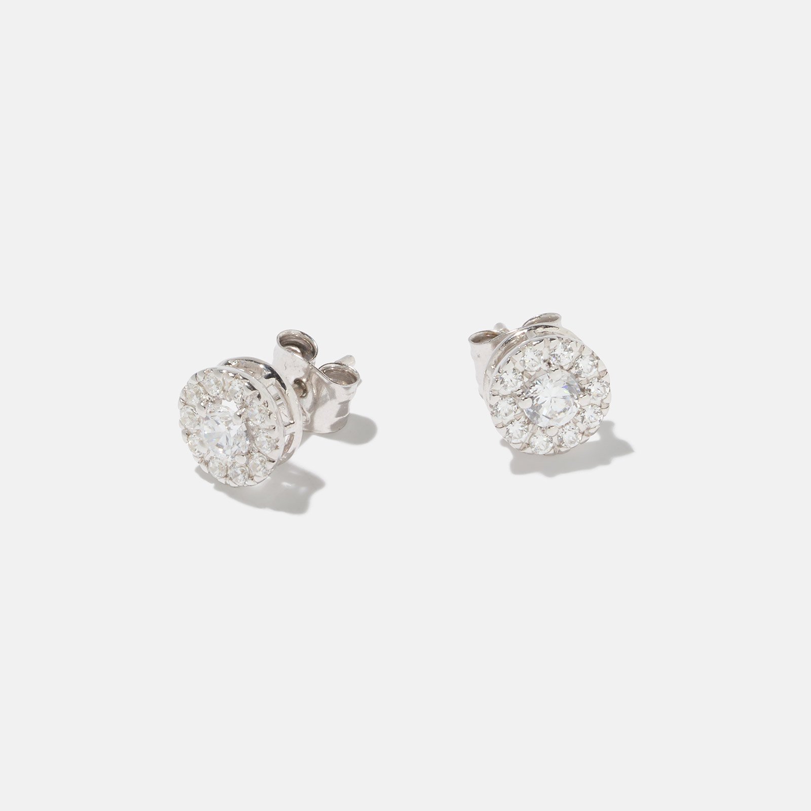 Örhängen Lottis 18k vitguld, labbodlade diamanter 0,4 carat - Halo