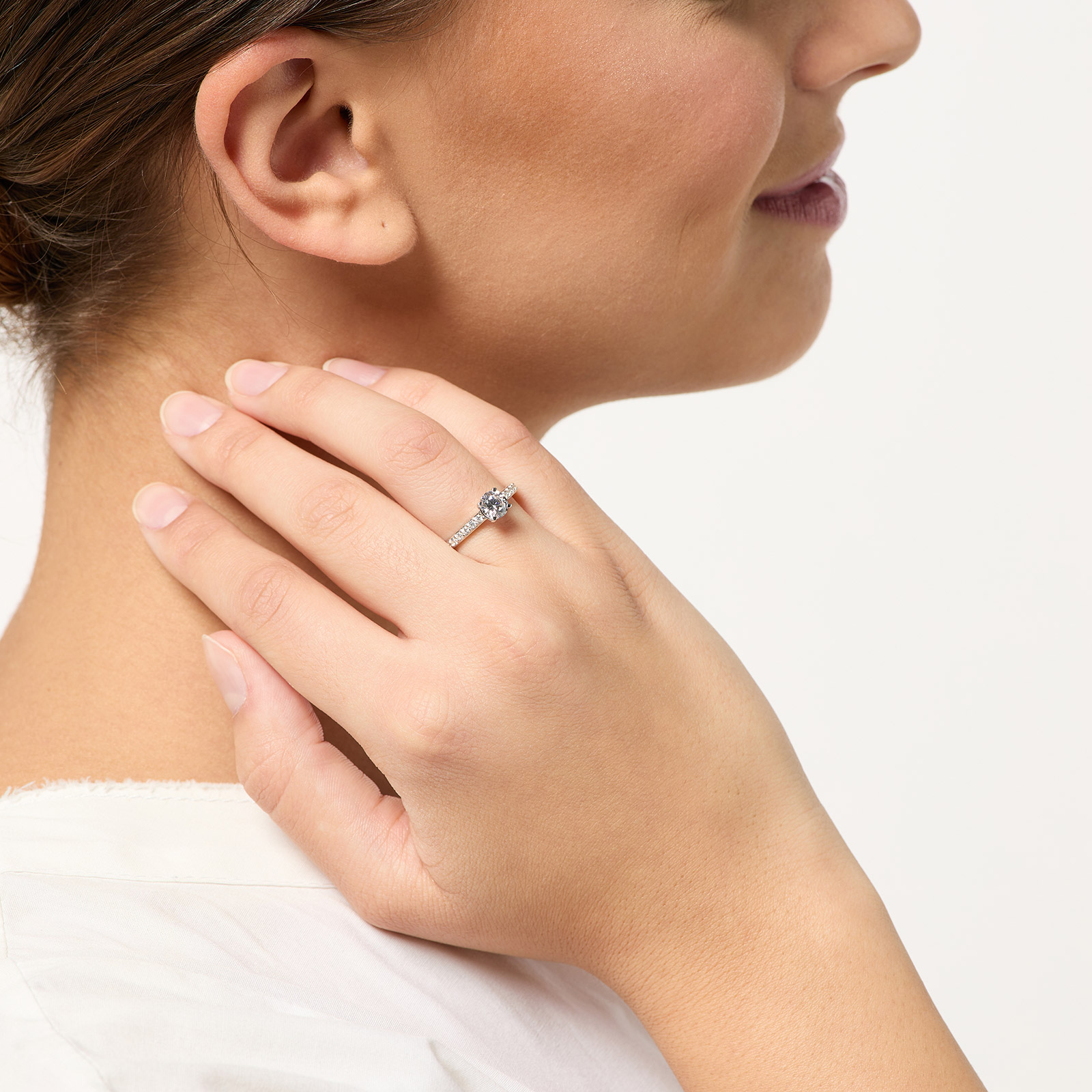 Ring Kerstin - 18k vitguld, labbodlade diamanter 0,7 carat