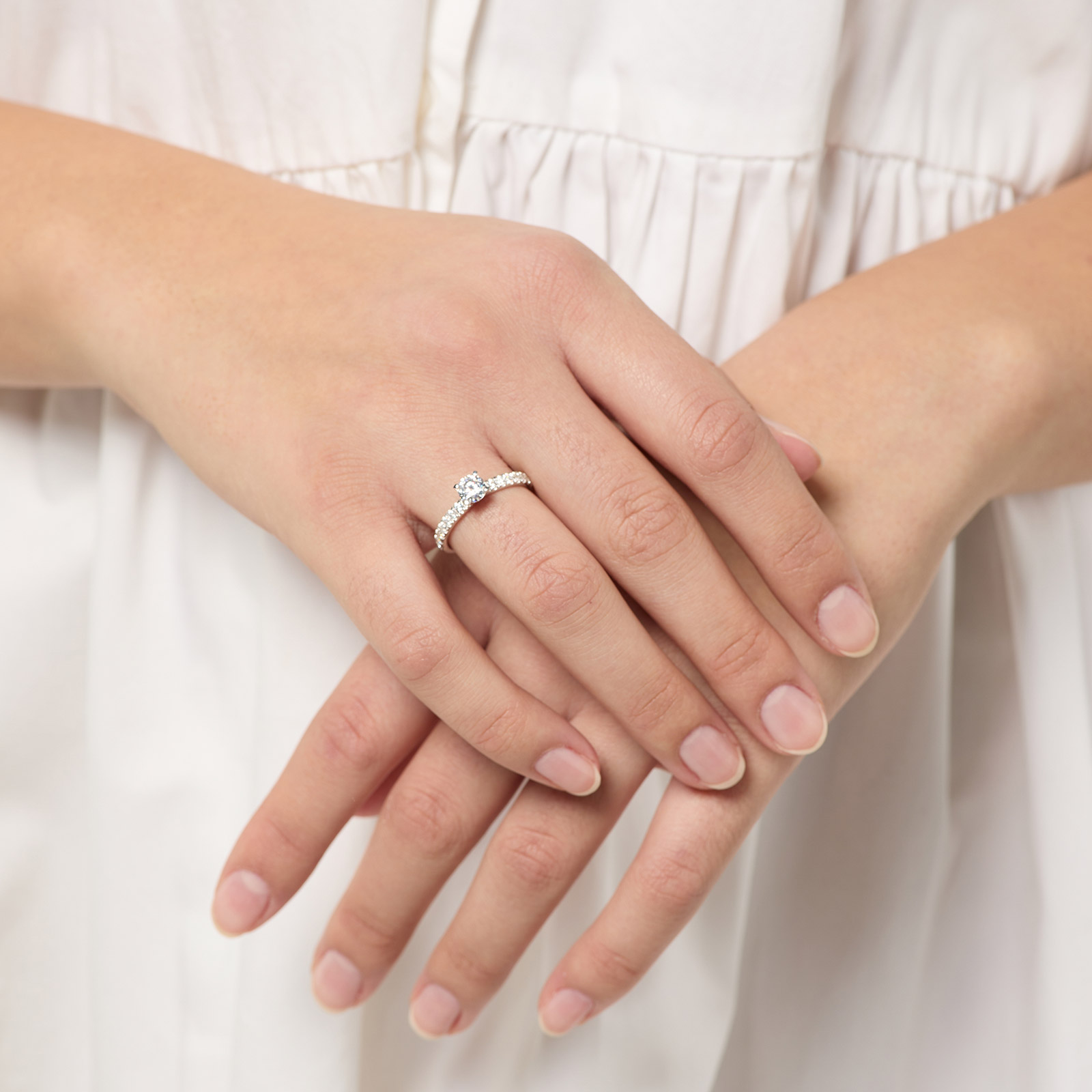 Ring Ylva - 18k vitguld, labbodlad diamant 0,7 carat