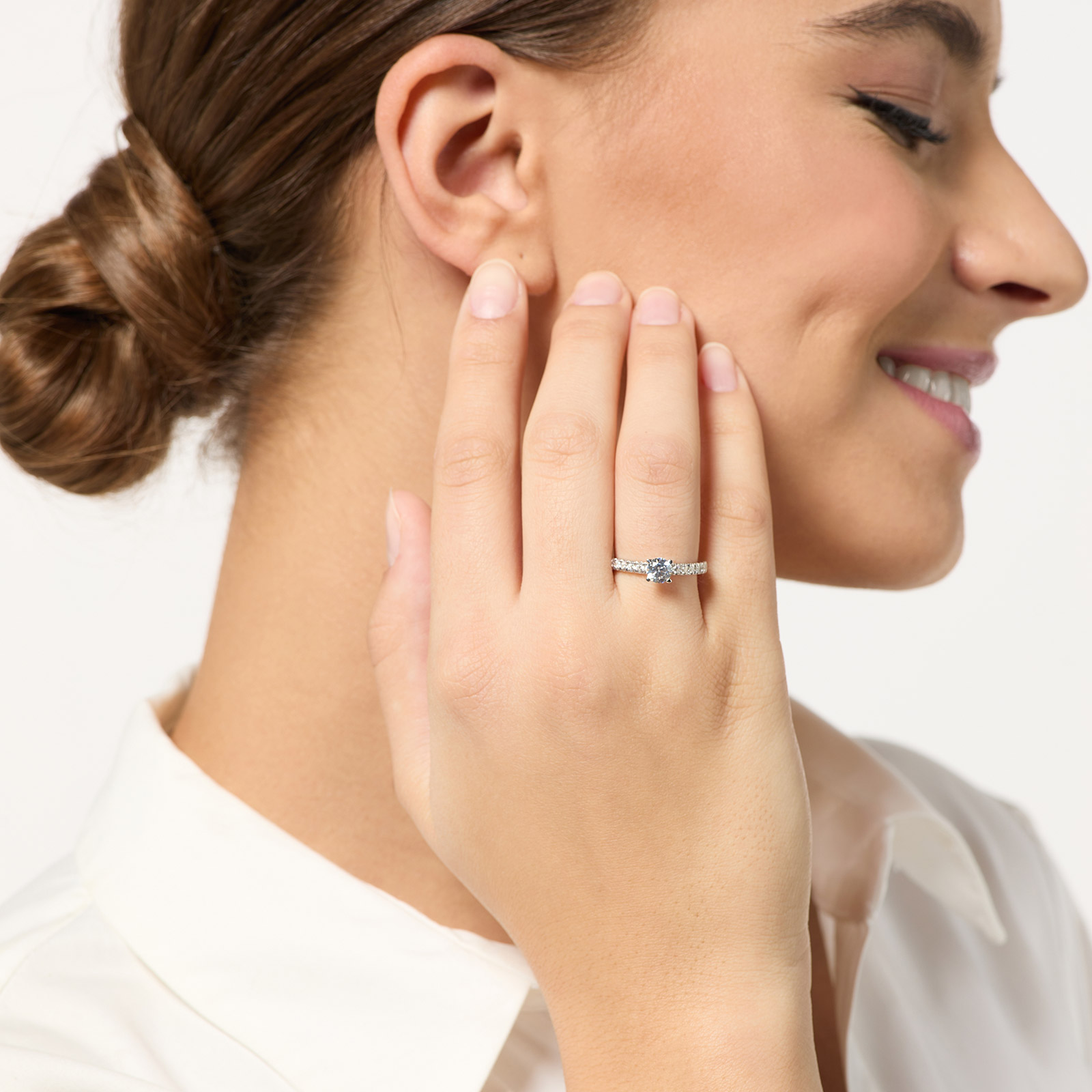 Ring Ylva - 18k vitguld, labbodlad diamant 0,7 carat