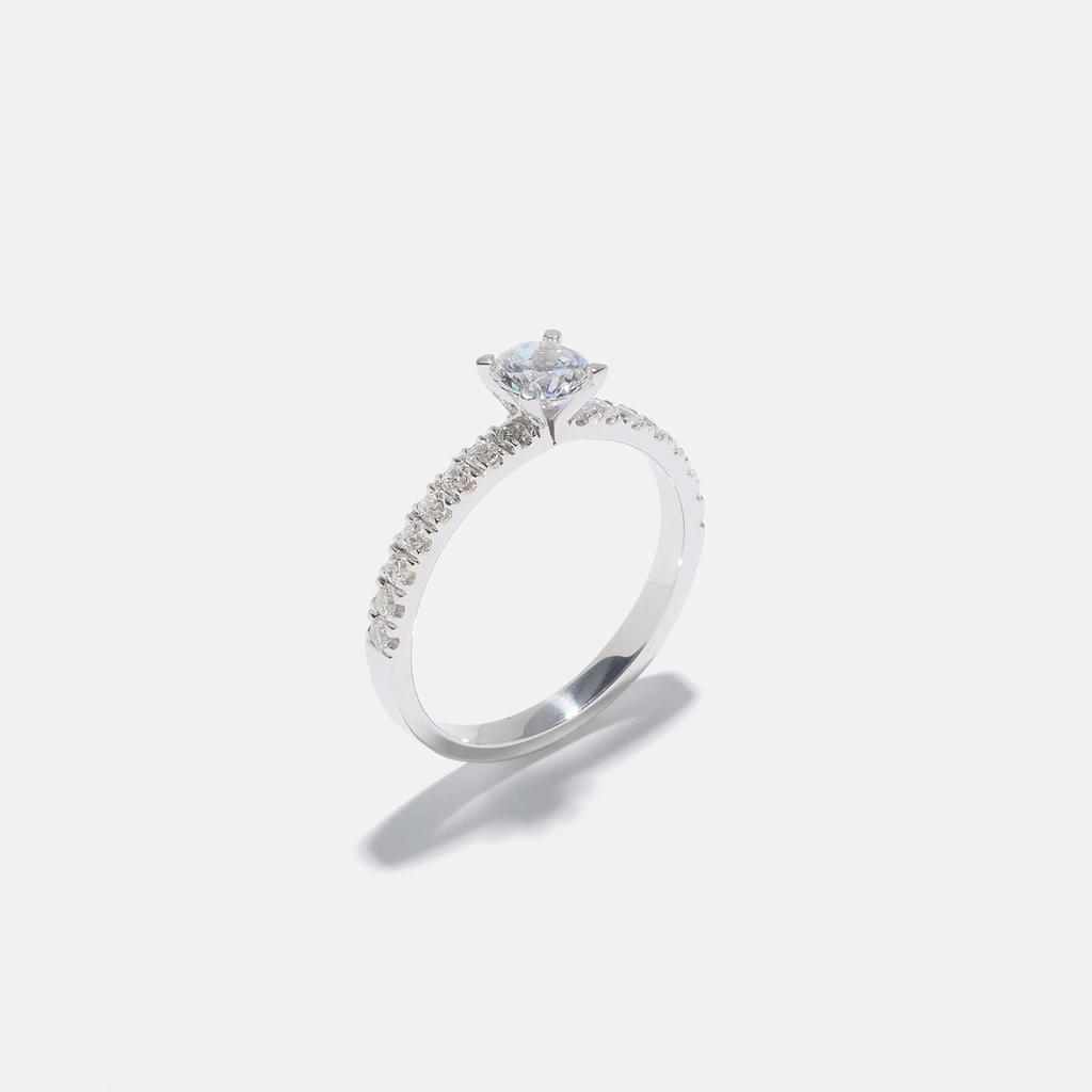 Ring Ylva - 18k vitguld, labbodlad diamant 0,7 carat
