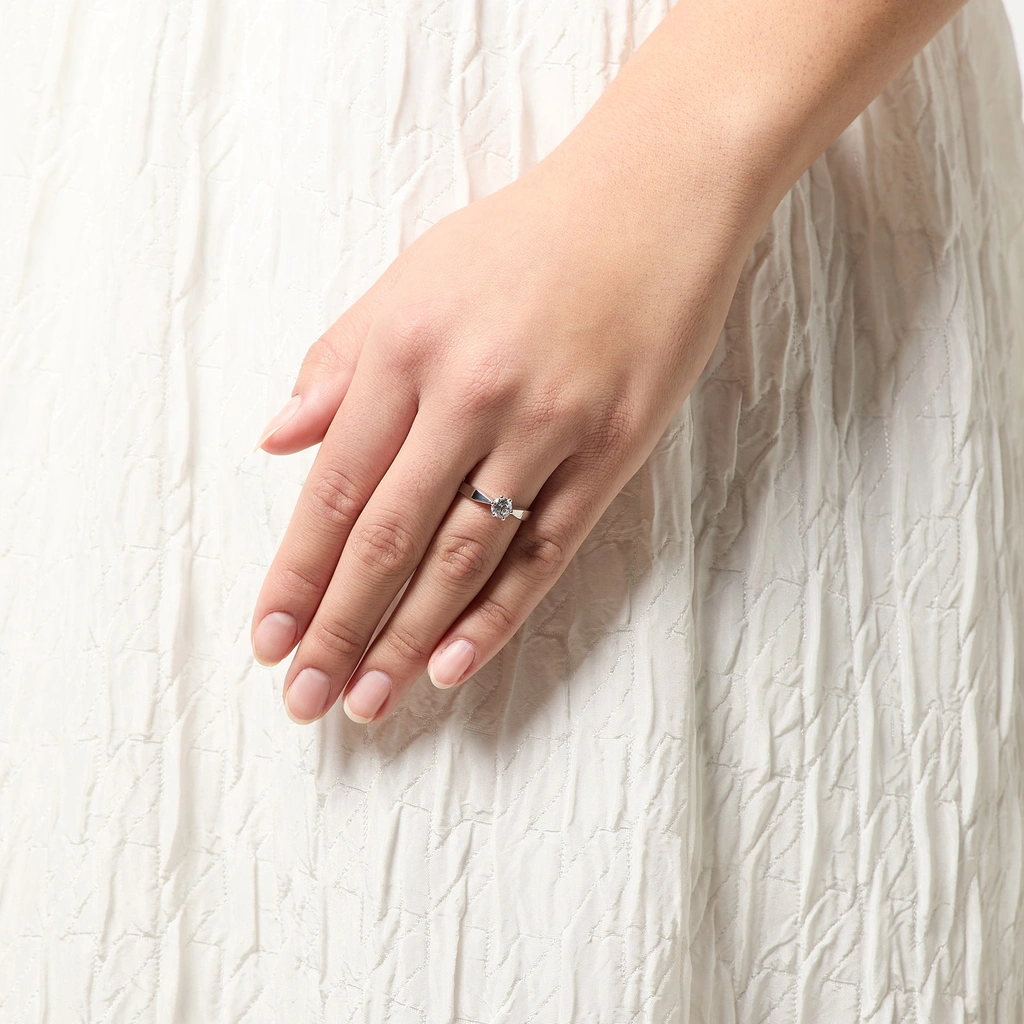 Ring Monica - 18k vitguld, labbodlad diamant 0,5 carat