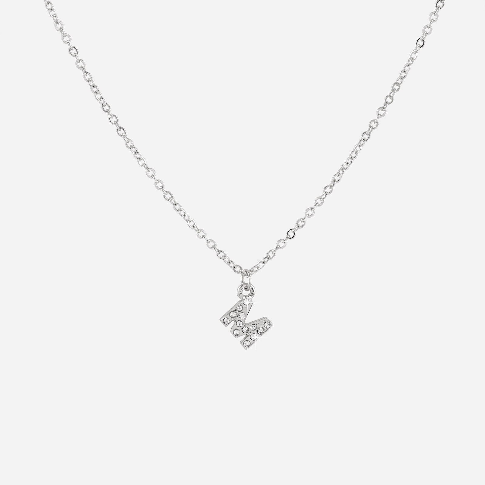 Silverfärgat halsband - bokstav M