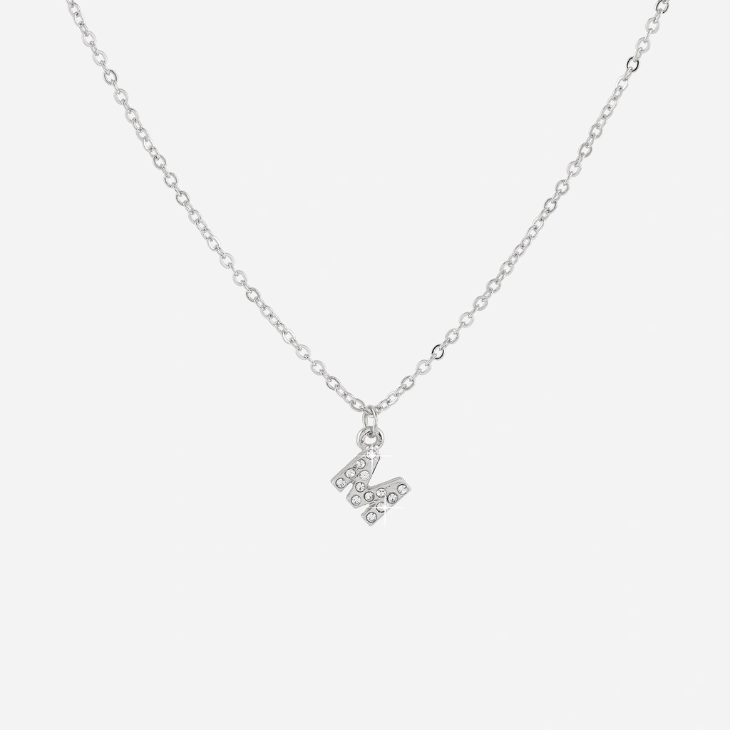 Silverfärgat halsband - bokstav M