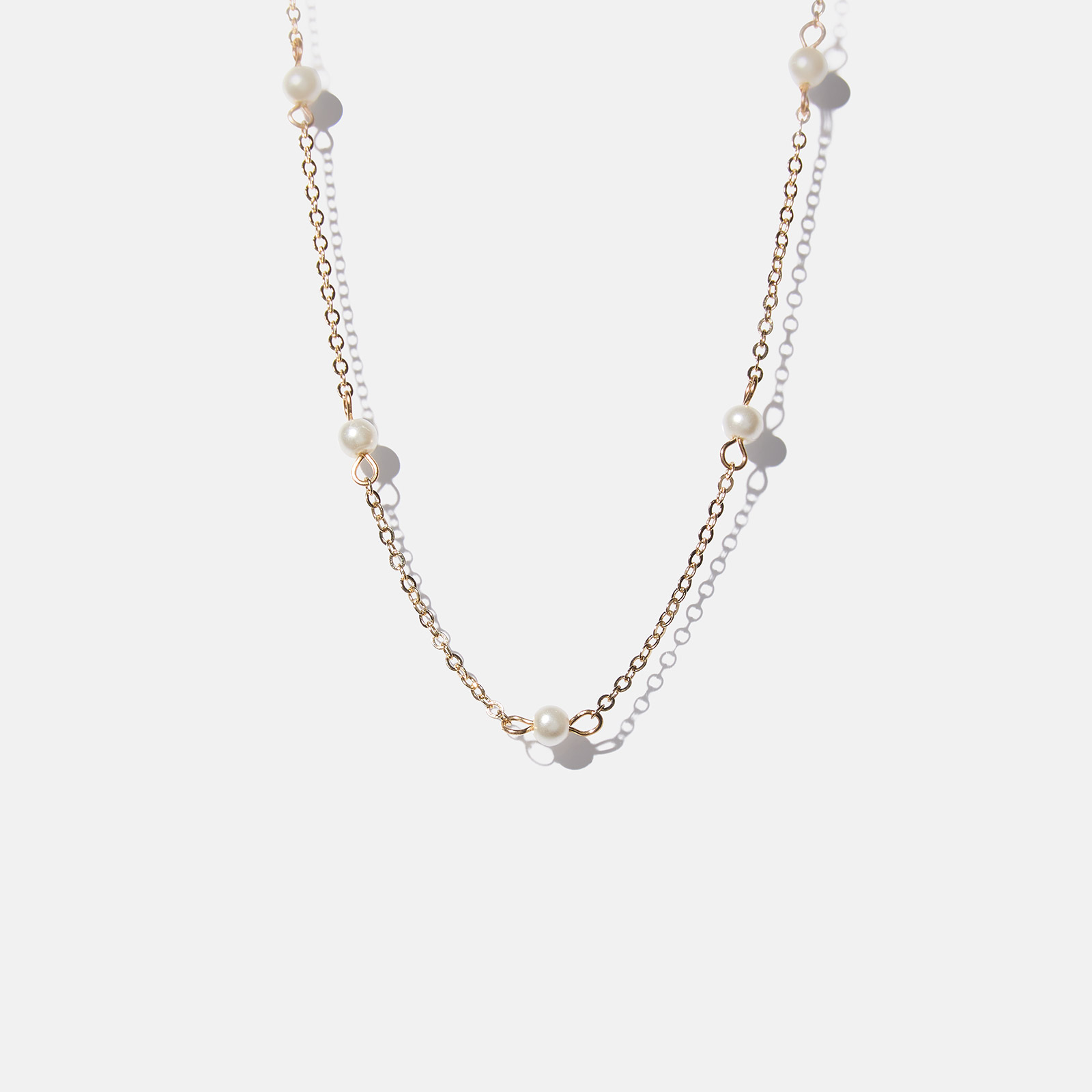 Guldfärgat halsband med pärlor - 52205273