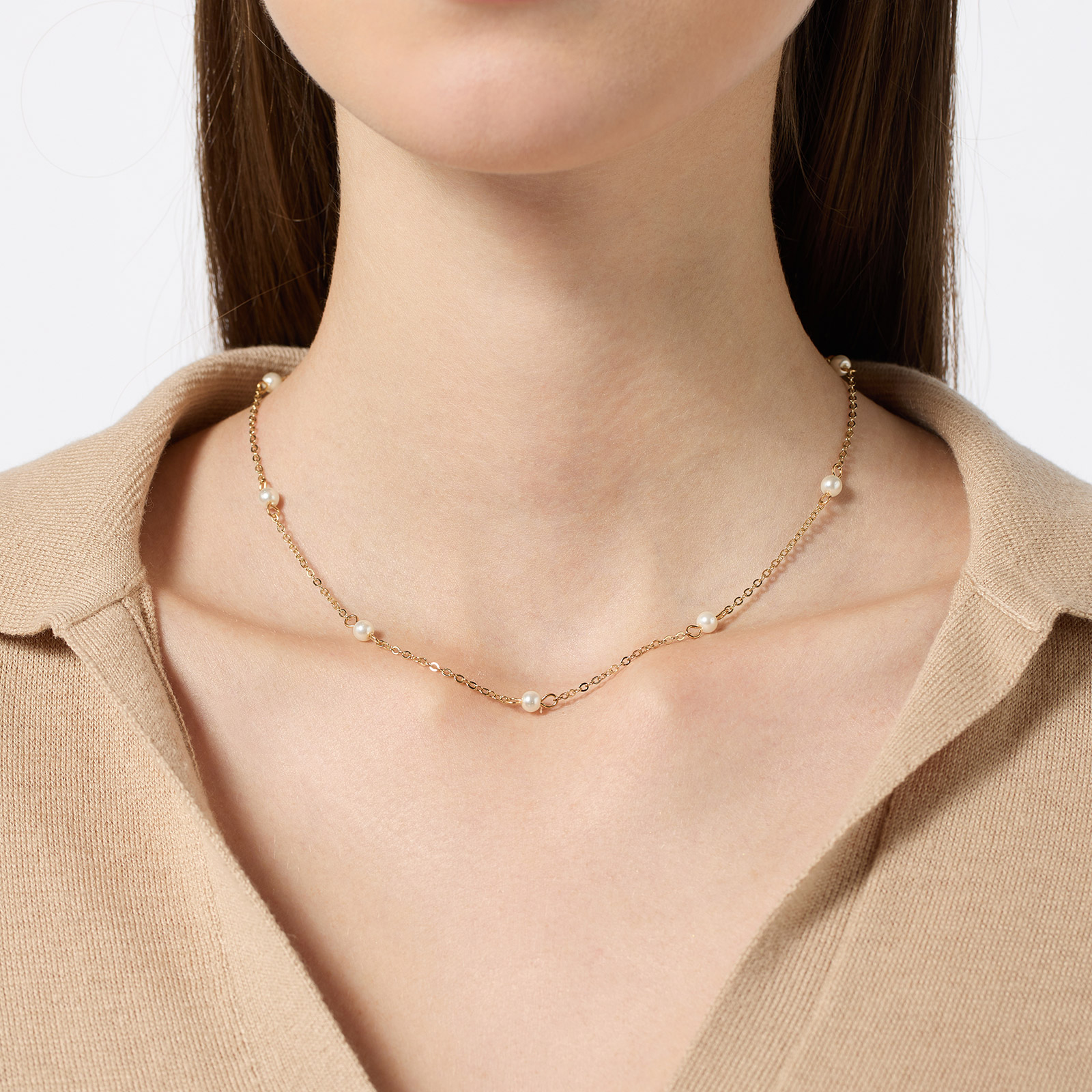Guldfärgat halsband med pärlor - 52205273
