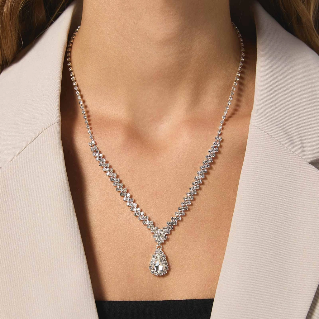 Red Carpet strasshalsband - droppformat hänge - 38+8cm