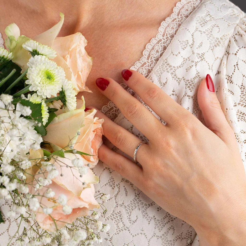 Förlovningsring 9k vitguld diamant - 2 mm / 1,1 mm