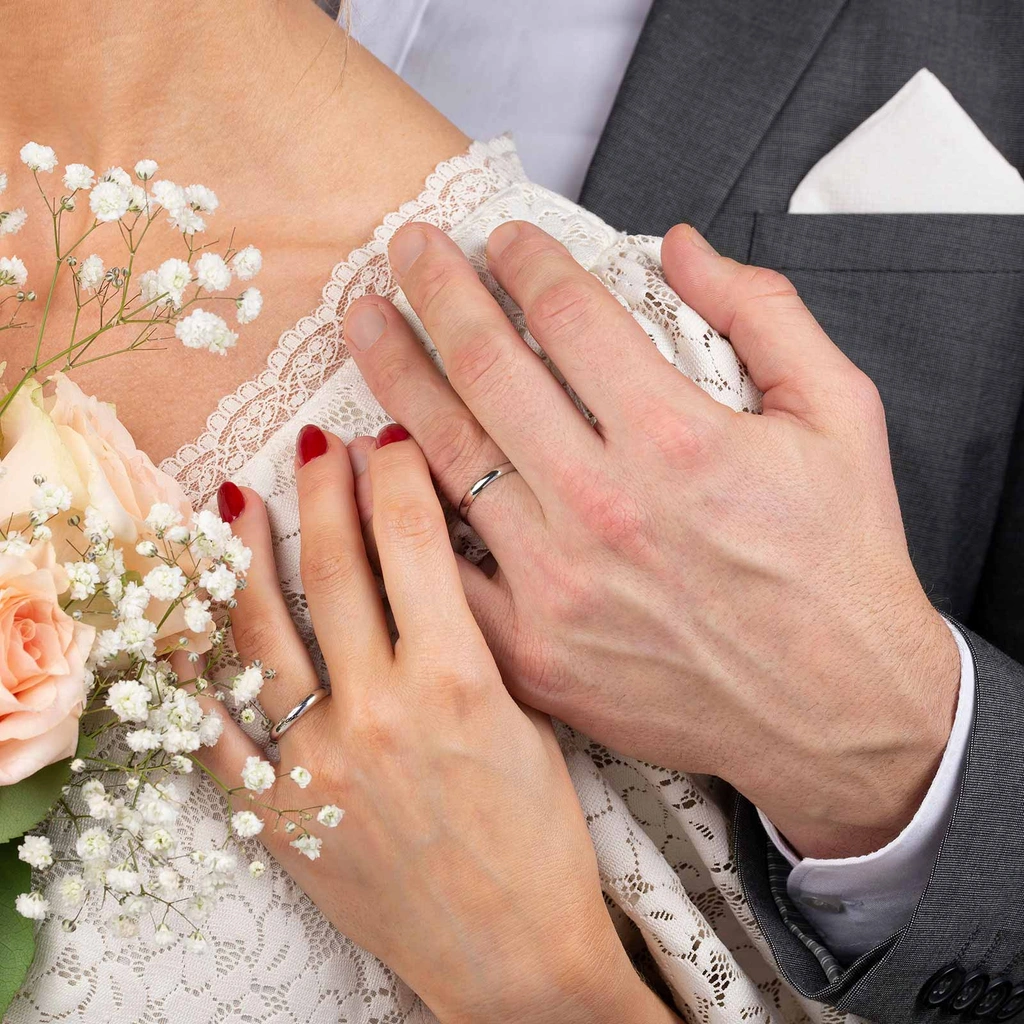 Förlovningsring 9k vitguld - kupad 3 mm / 1,3 mm