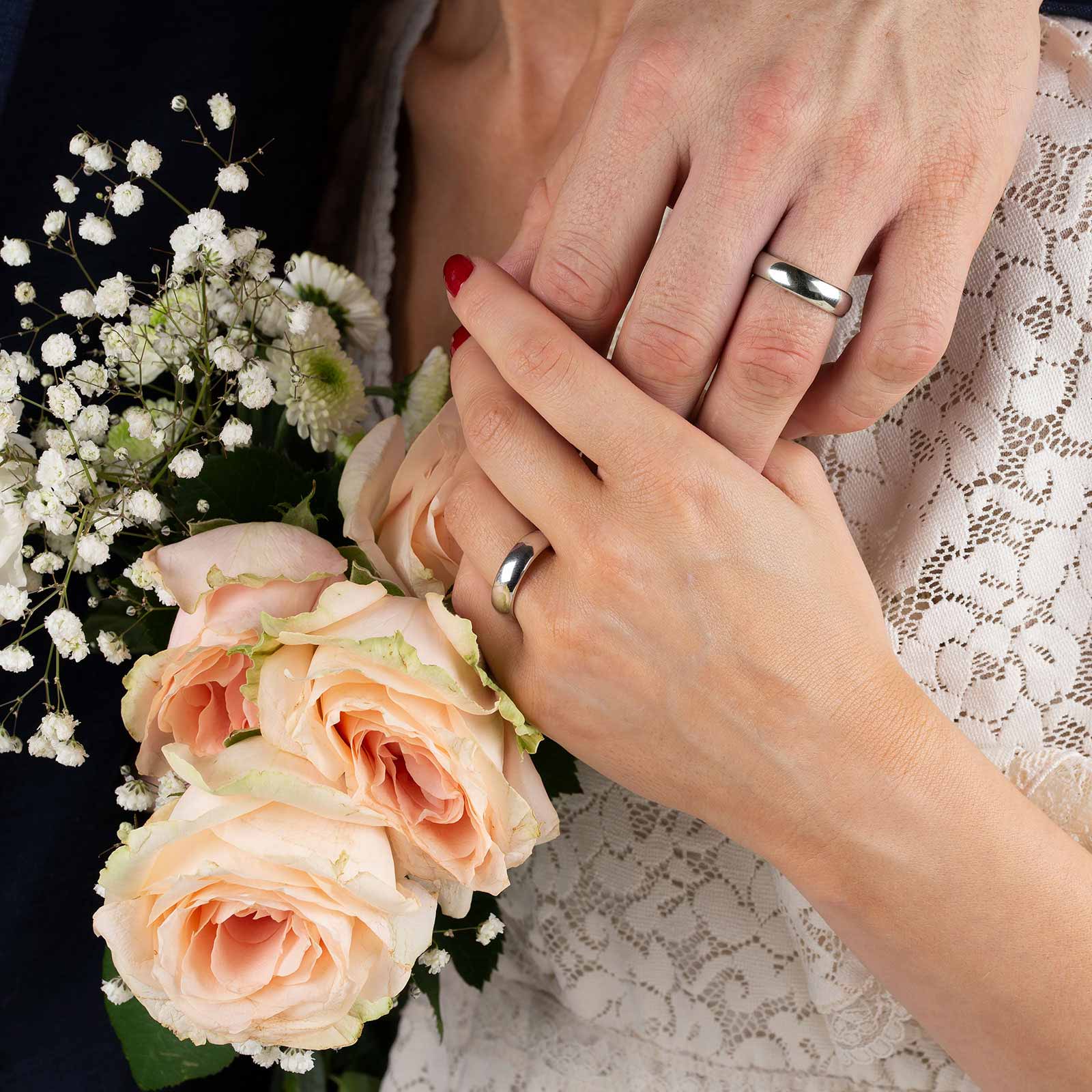 Förlovningsring 9k vitguld - kupad 6 mm / 2,3 mm