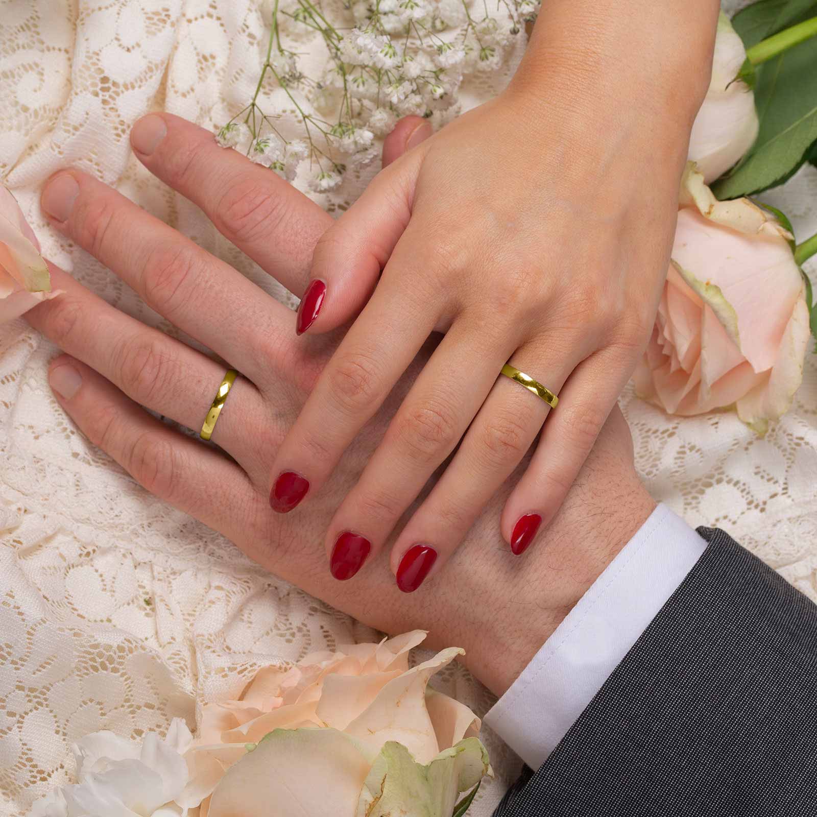 Förlovningsring 9k guld - kupad 3 mm / 1 mm