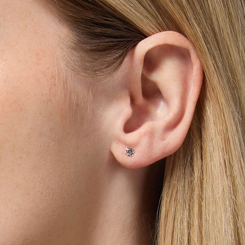 Örhängen 18k guld -  kloinfattad Kubisk Zirkonia 4 mm