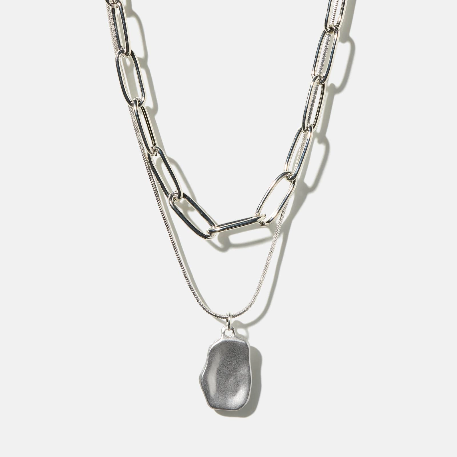 Silverfärgat halsband - 2 rader, kedja & berlock