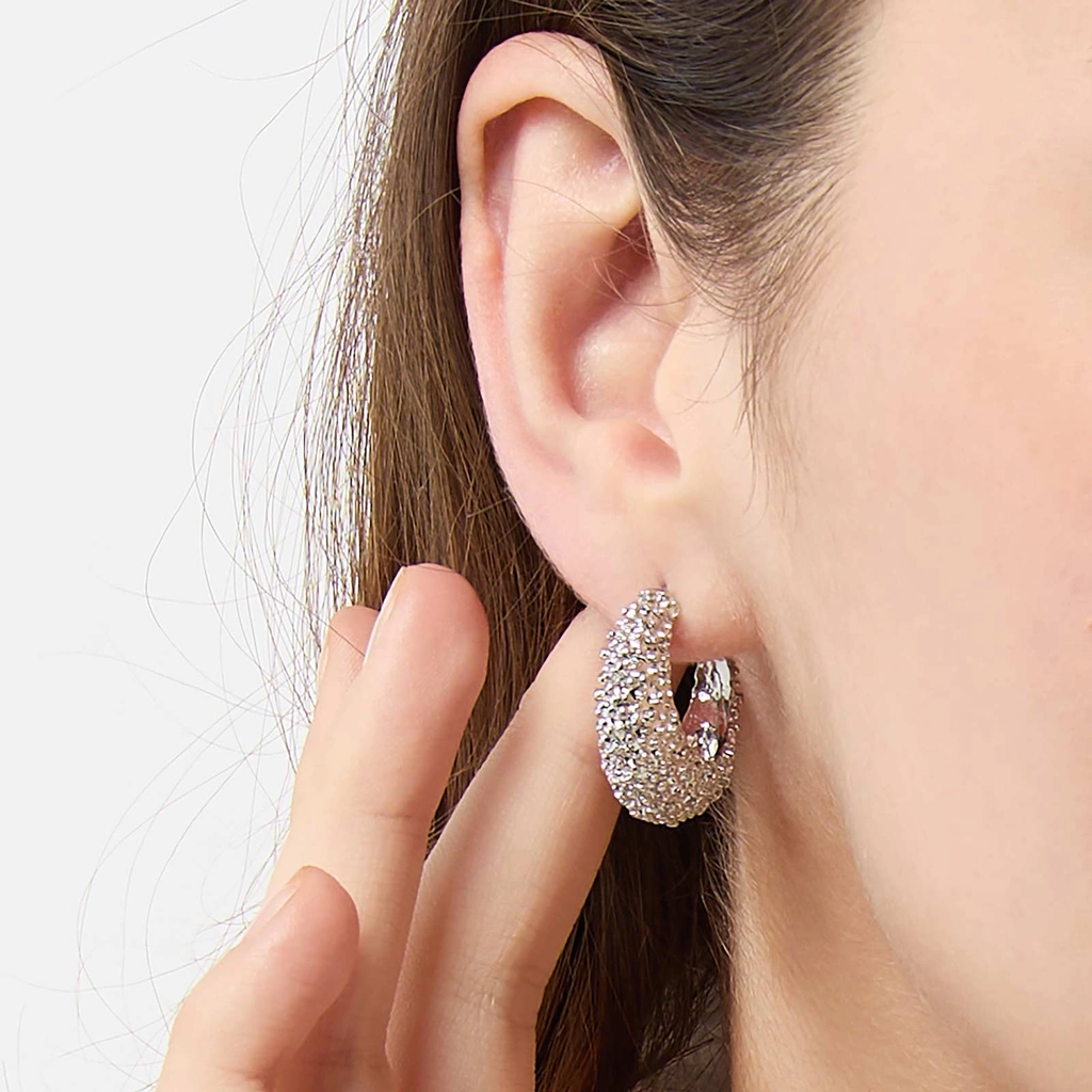 Silverfärgade örhängen -knottriga hoops, 16mm