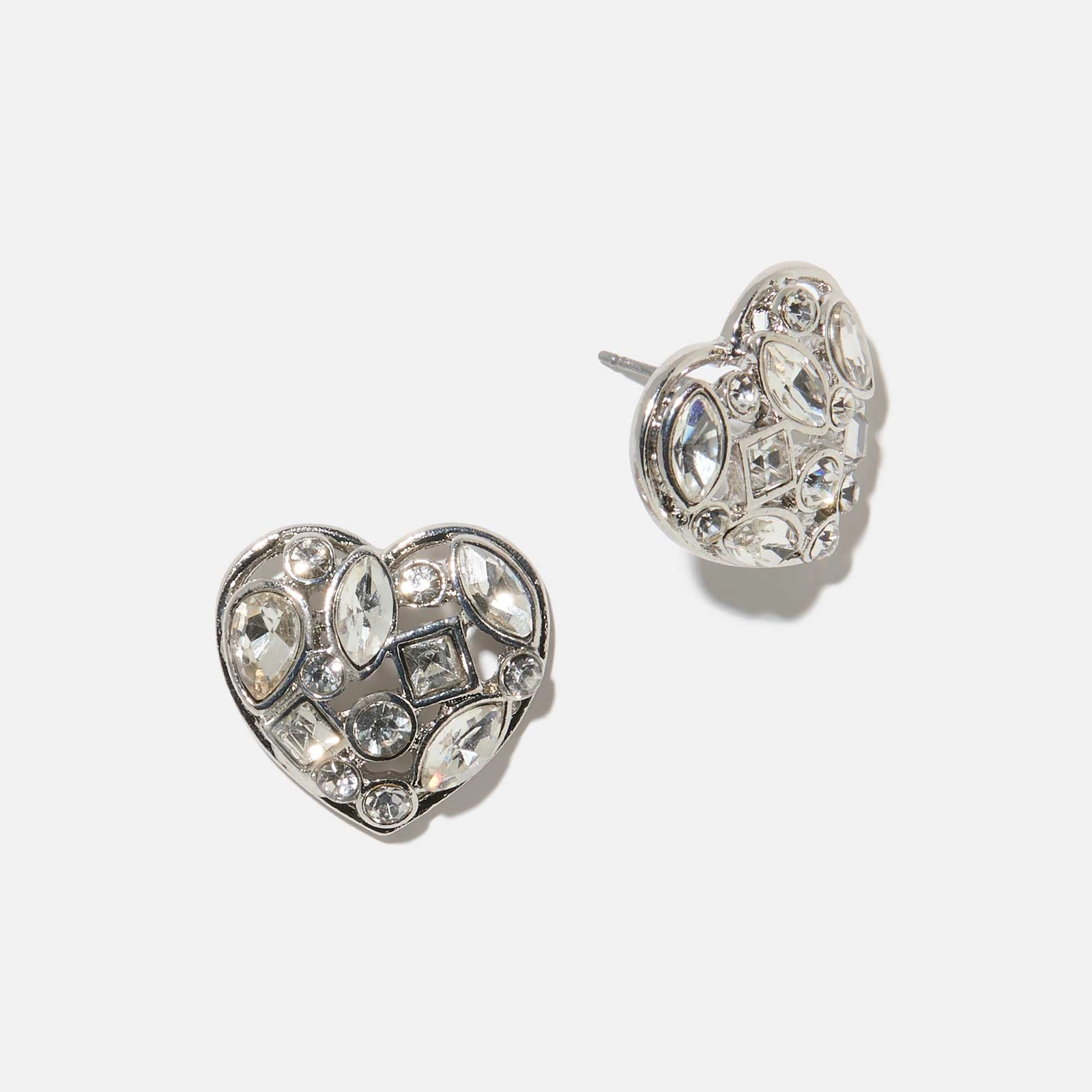 Silverfärgade örhängen -hjärtformade studs med stenar