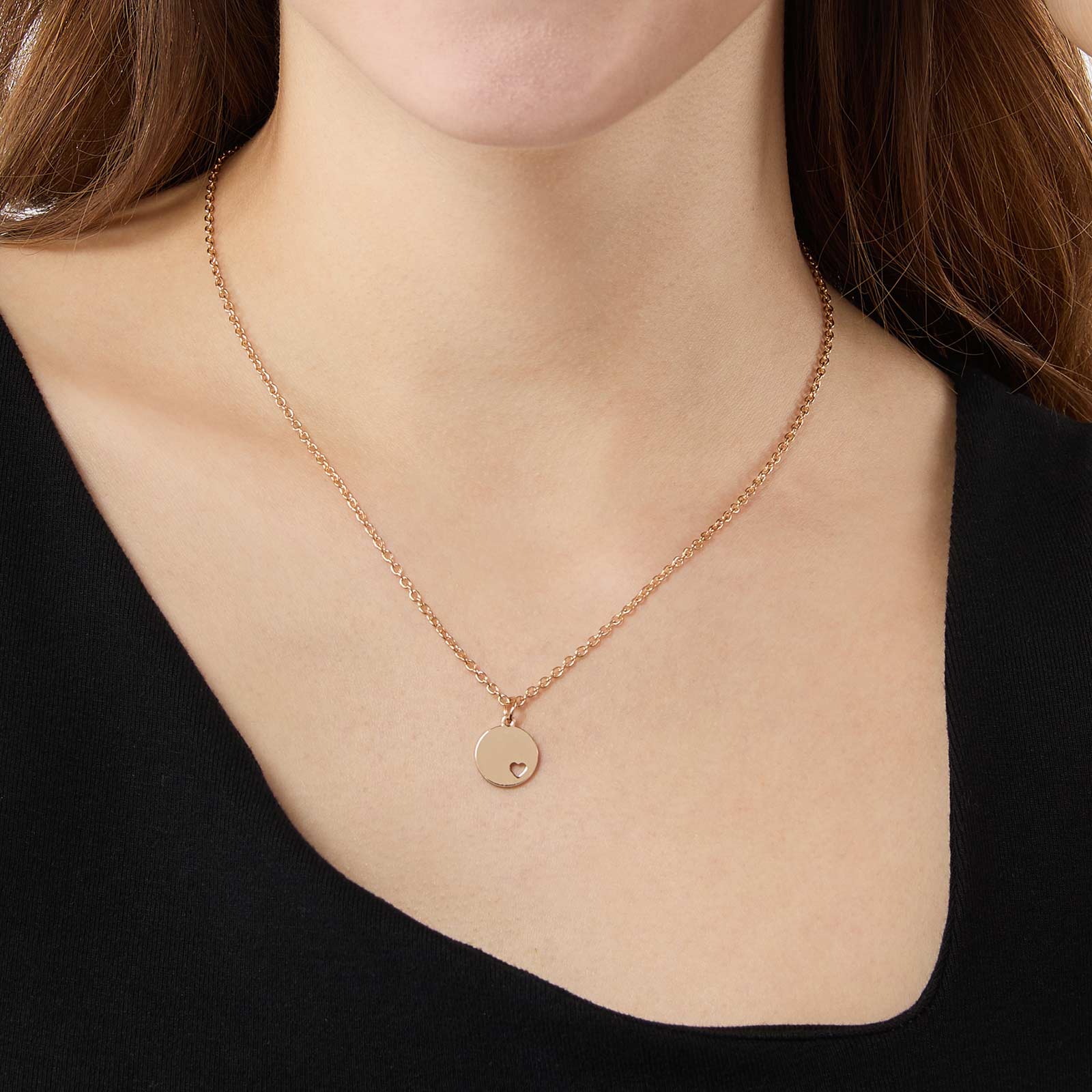 Guldfärgat halsband med bricka - 52205322