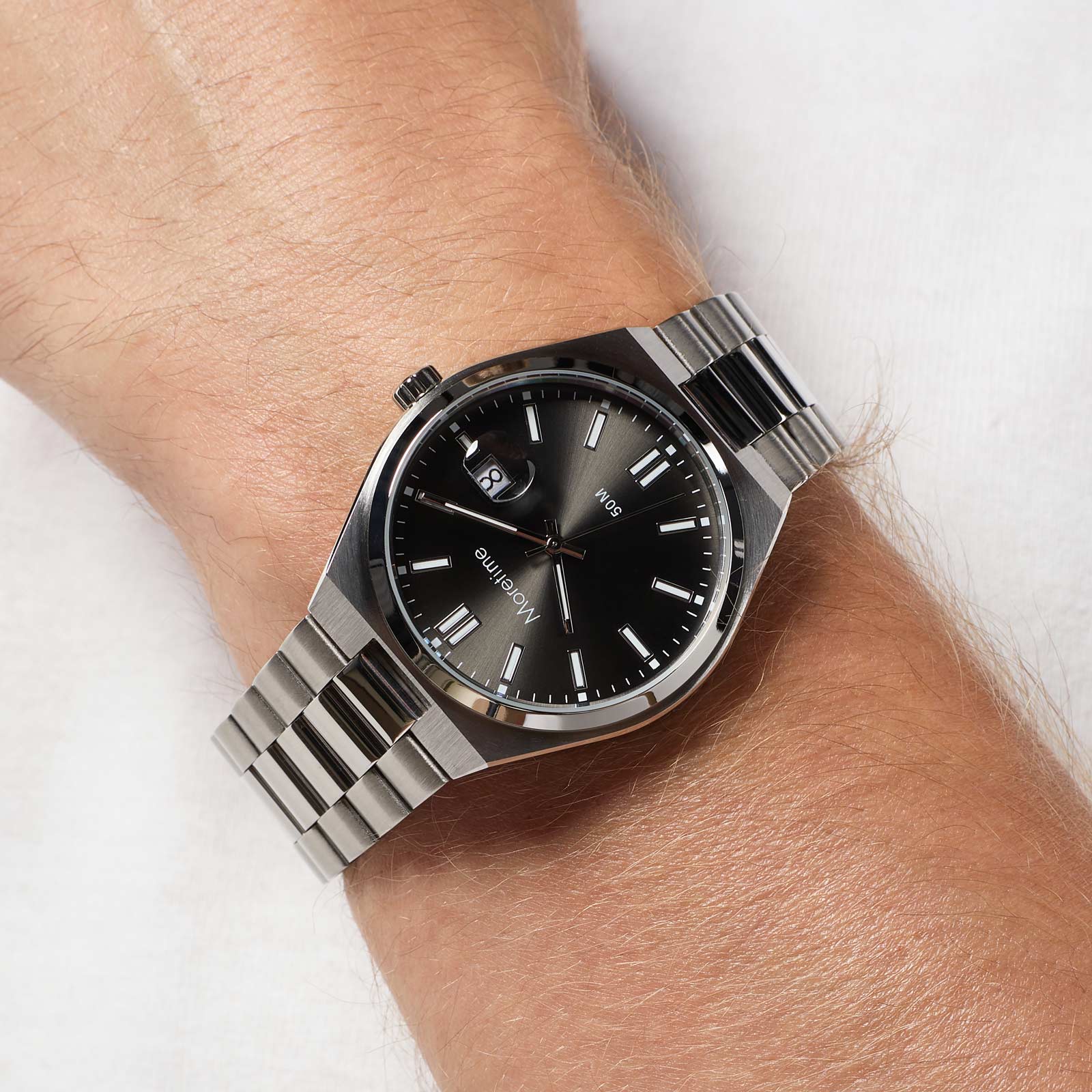 Moretime herrklocka - metallband, förstorat datum, silver/svart