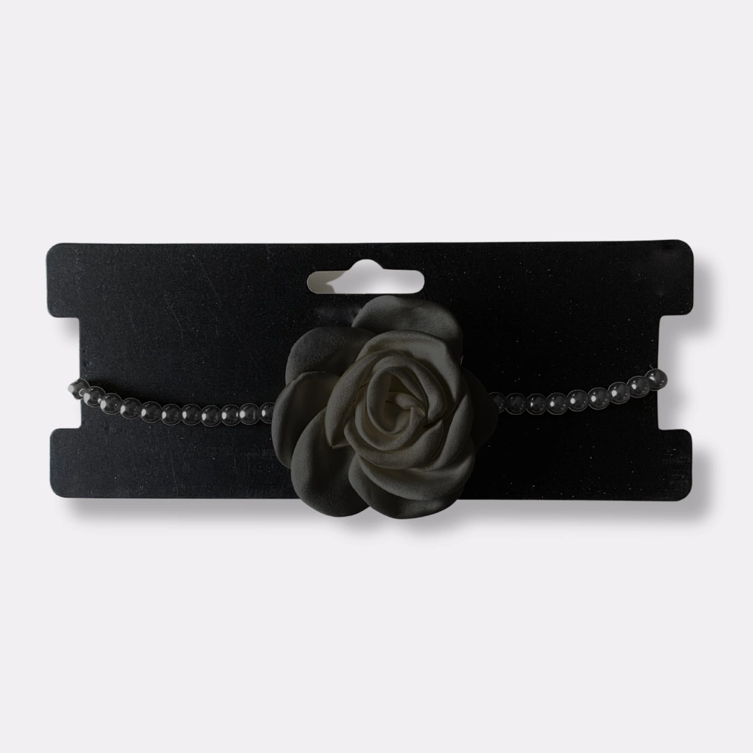 Halsband Choker - pärlor & svart blomma