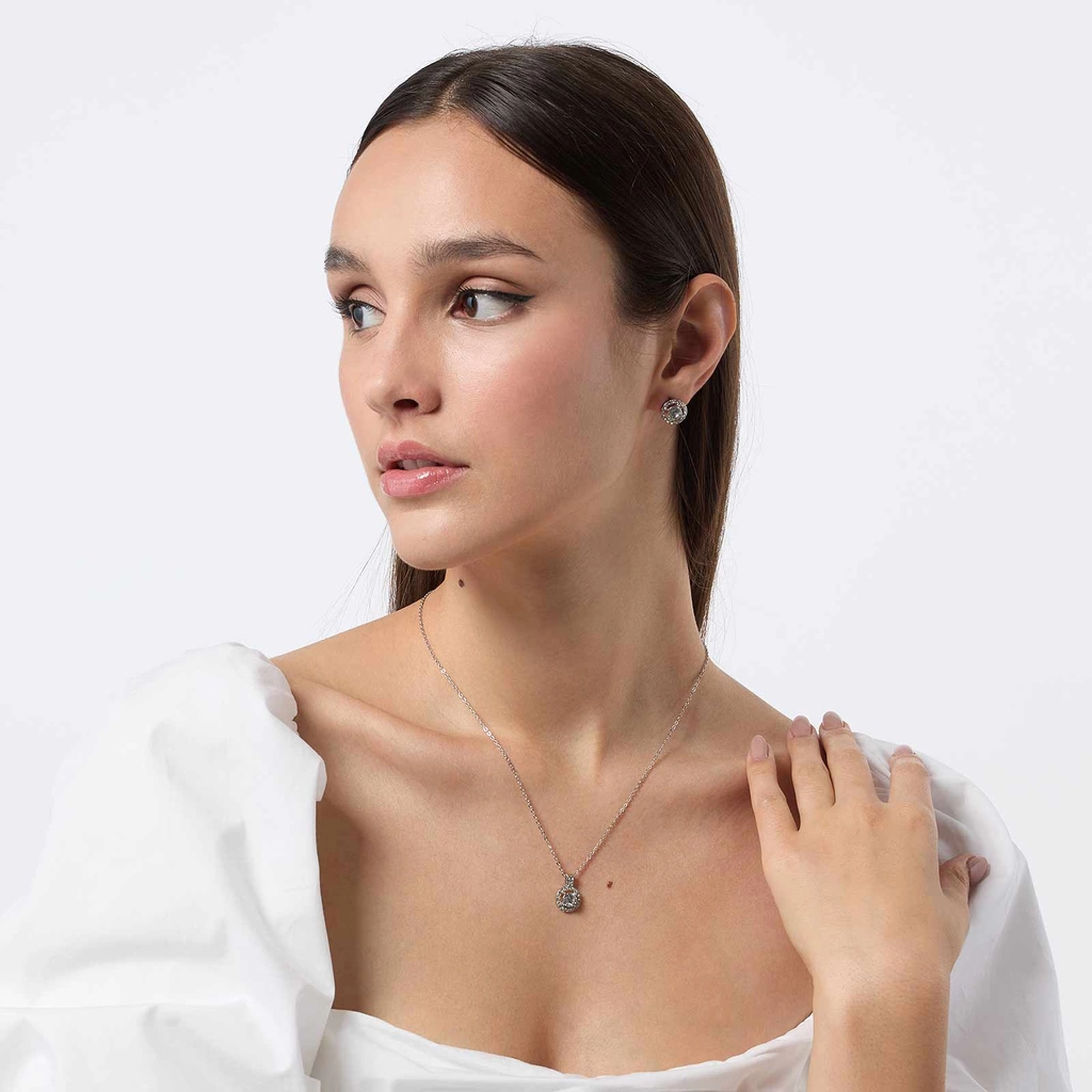 Silverfärgat smyckeset - cirklar