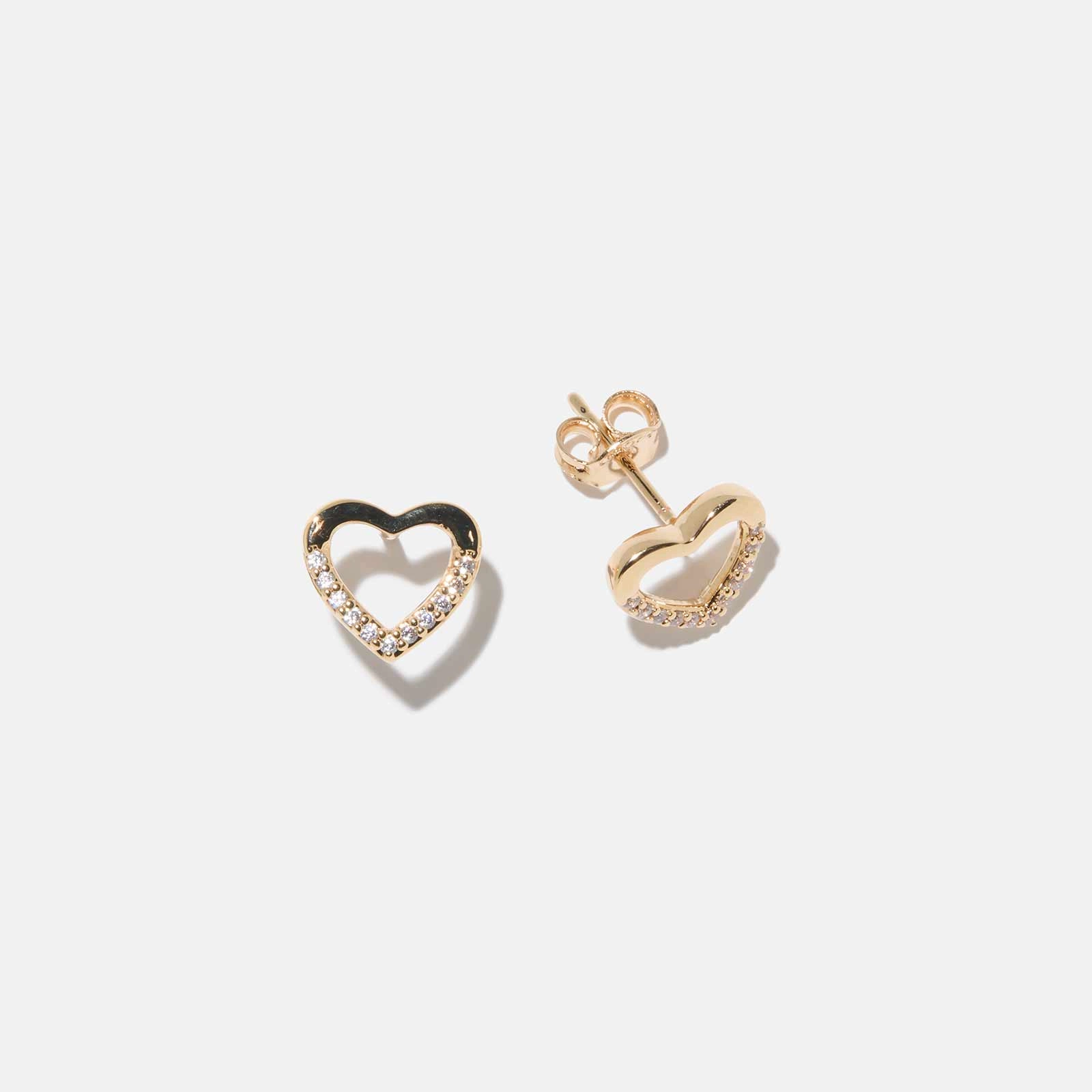 18k guldpläterade örhängen - studs, hjärtan med vita stenar, 10mm