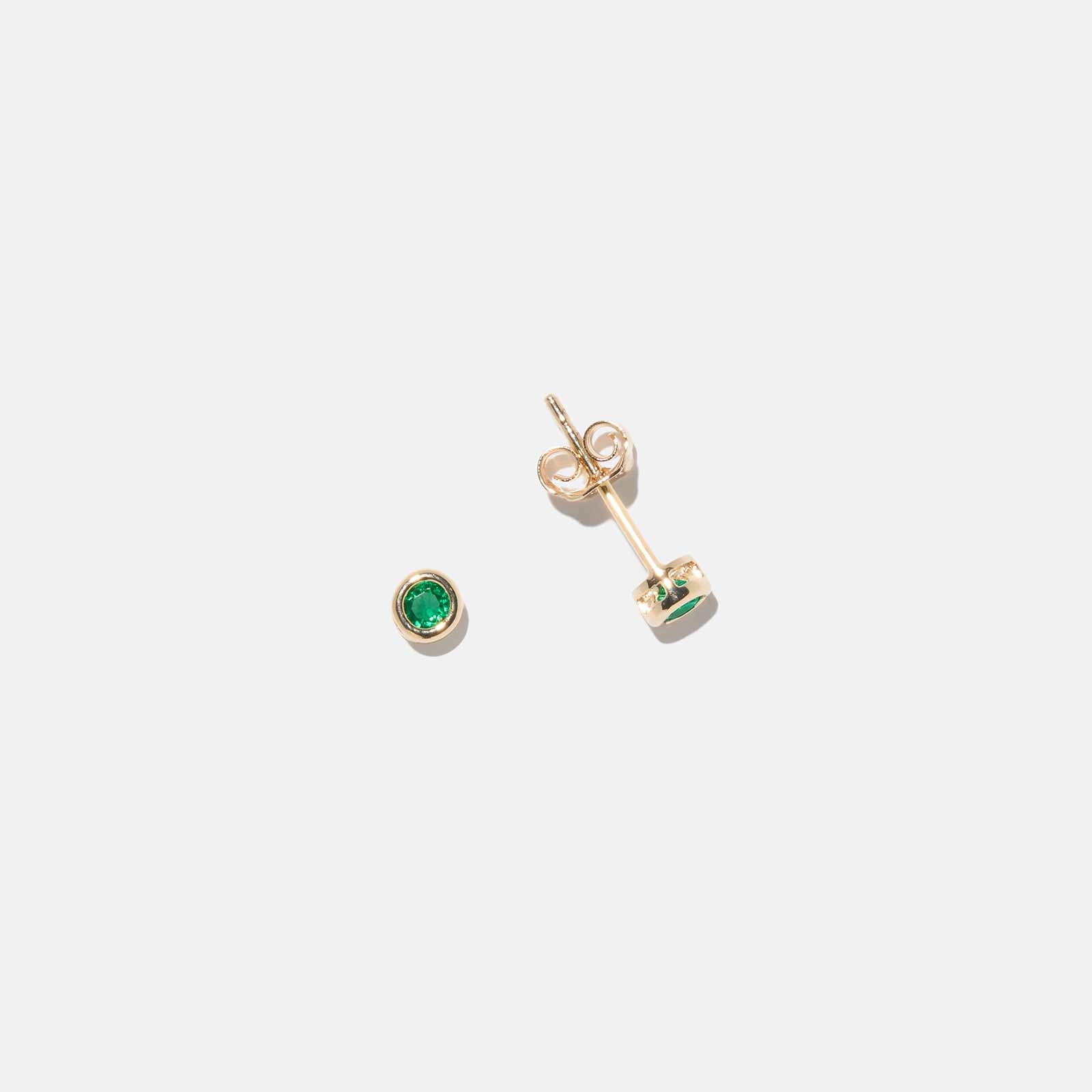 18k guldpläterade örhängen - studs, gröna stenar 4mm