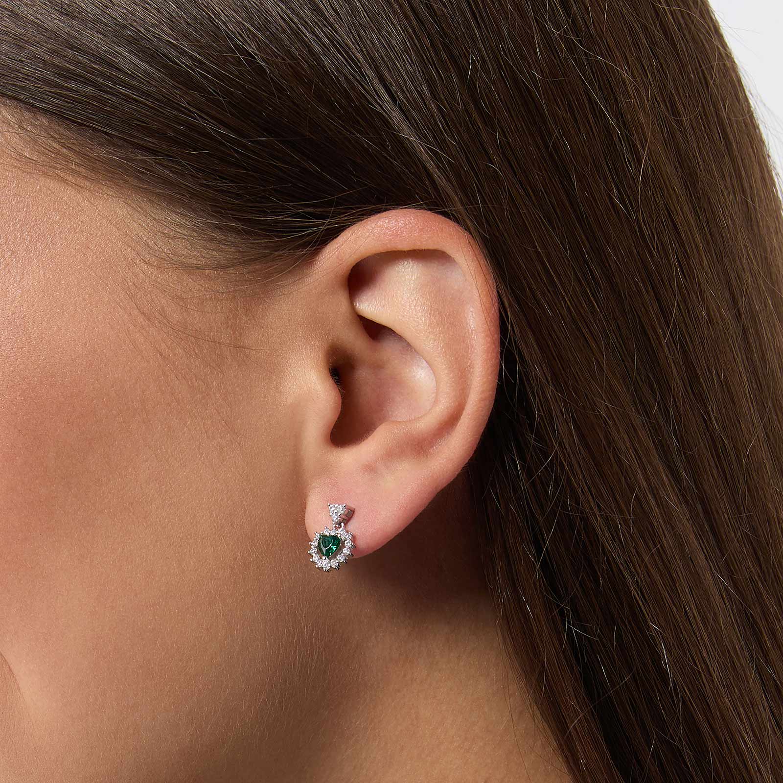 Studs i äkta silver -  grönt hjärta med halo