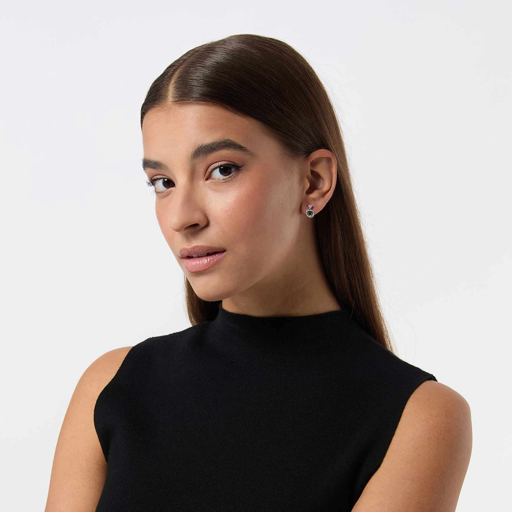 Studs i äkta silver -  grönt hjärta med halo