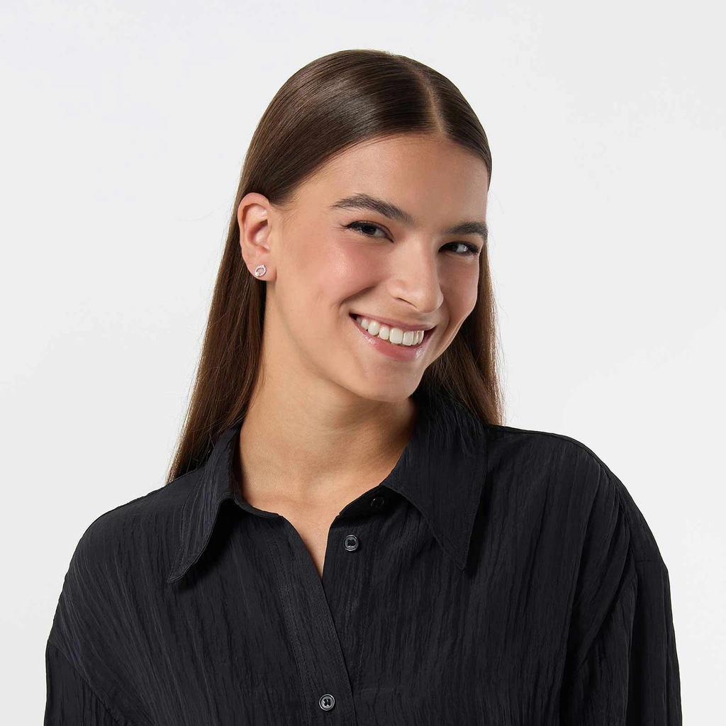 Örhängen i äkta silver - ringar med sötvattenpärla