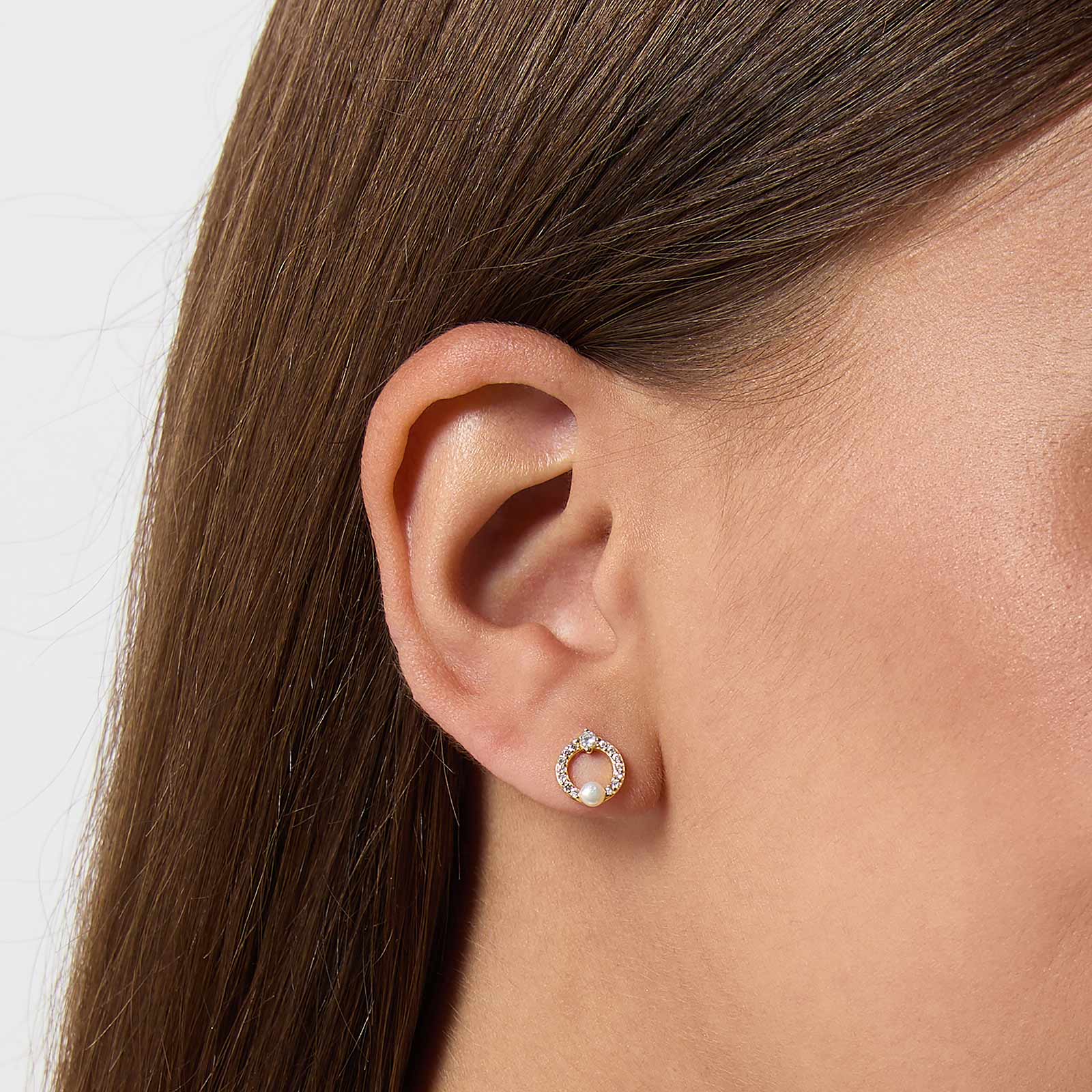 Guldpläterade örhängen i äkta silver - ringar med sötvattenpärla